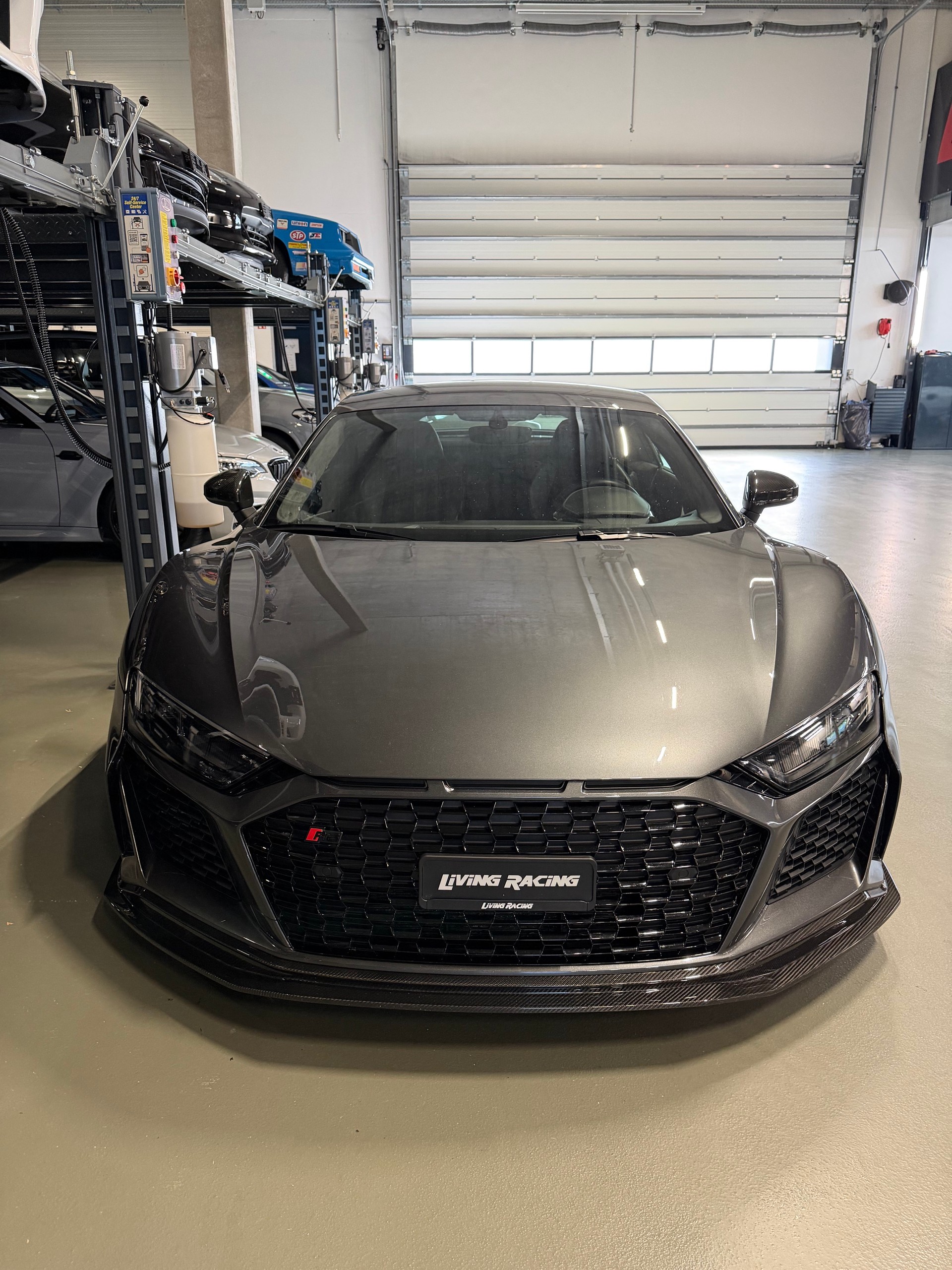 AUDI R8 Coupé performance S-Tronic *track upgrade*-image-4