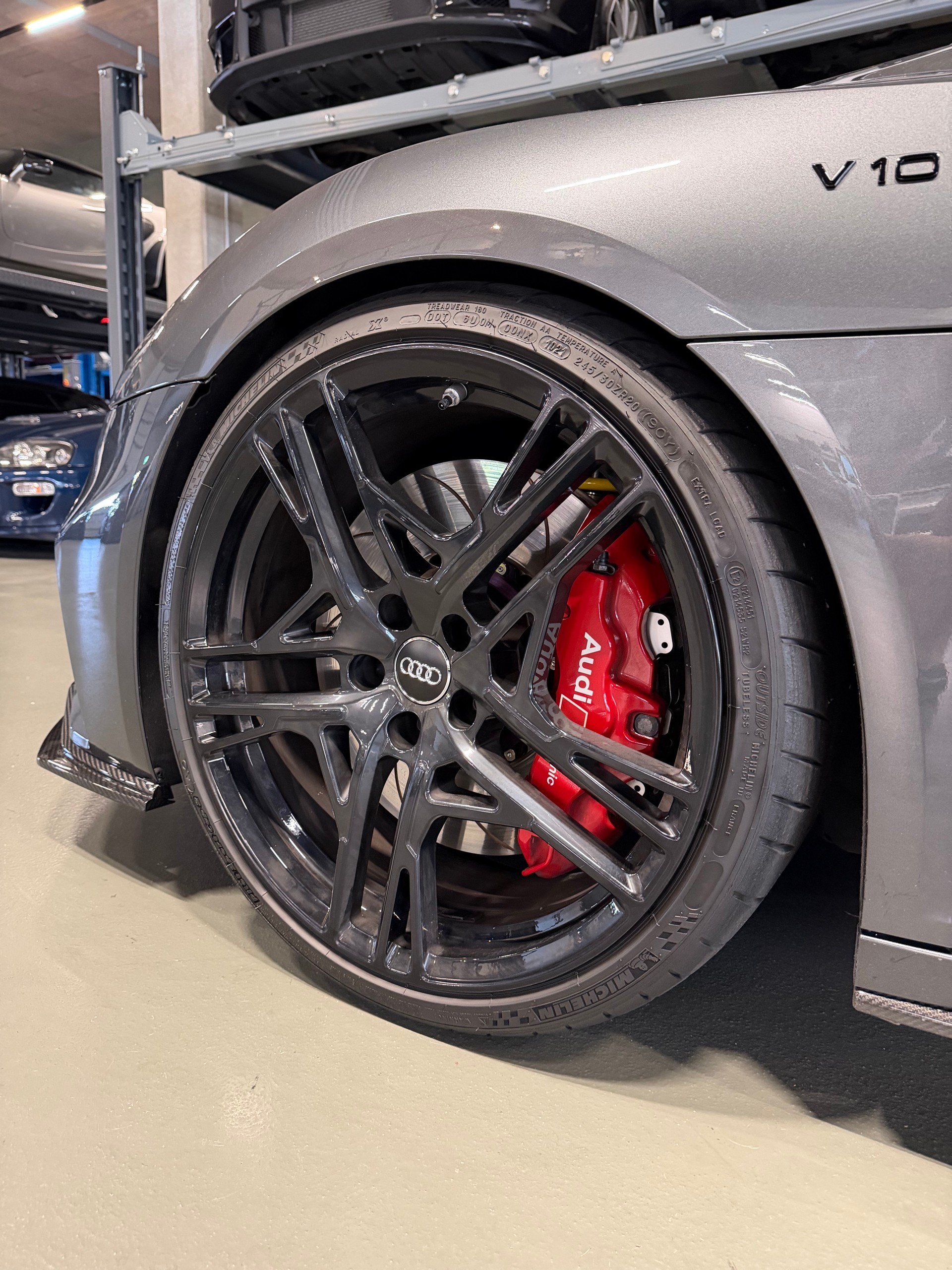 AUDI R8 Coupé performance S-Tronic *track upgrade*-image-6