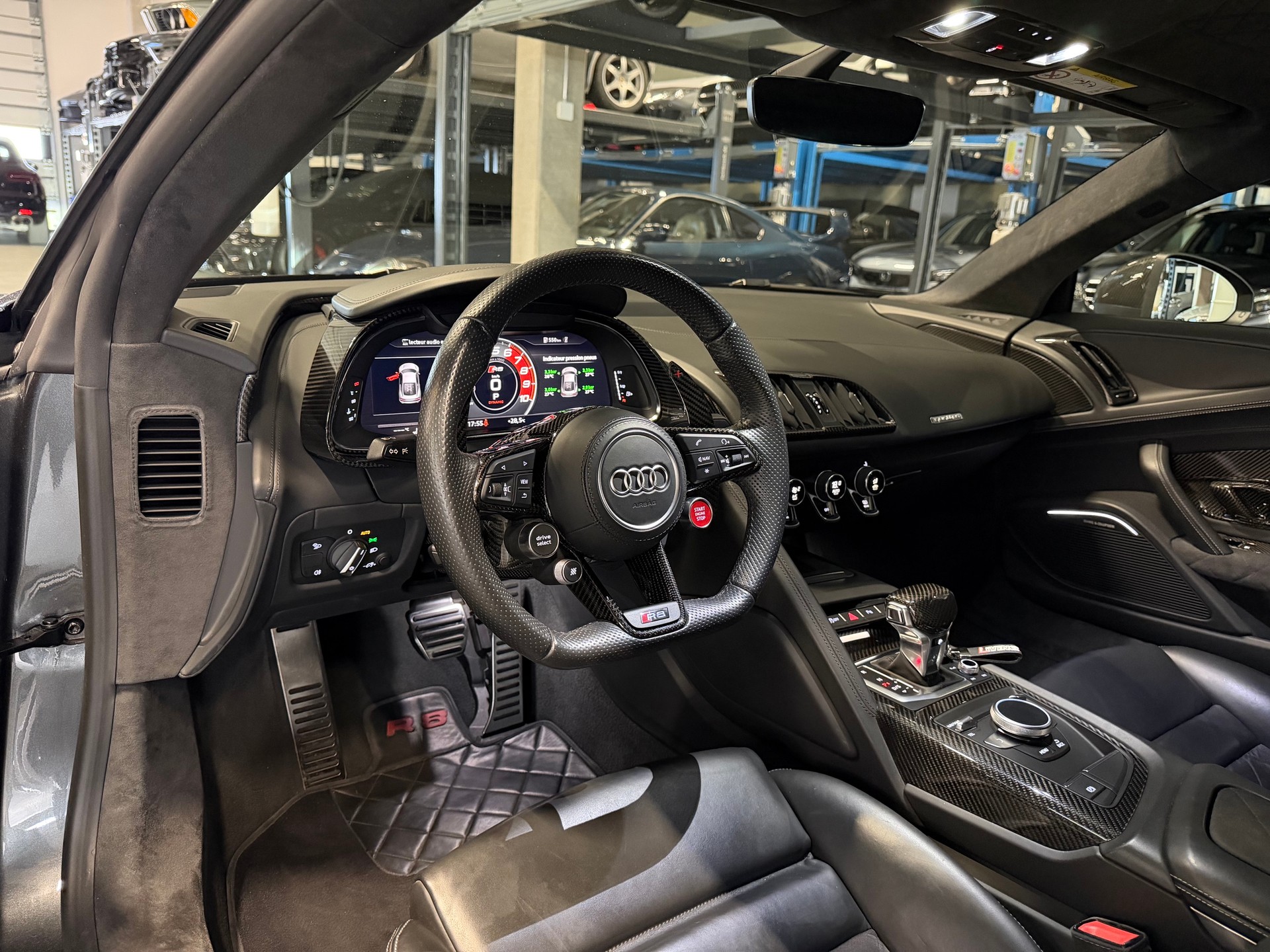 AUDI R8 Coupé performance S-Tronic *track upgrade*-image-8