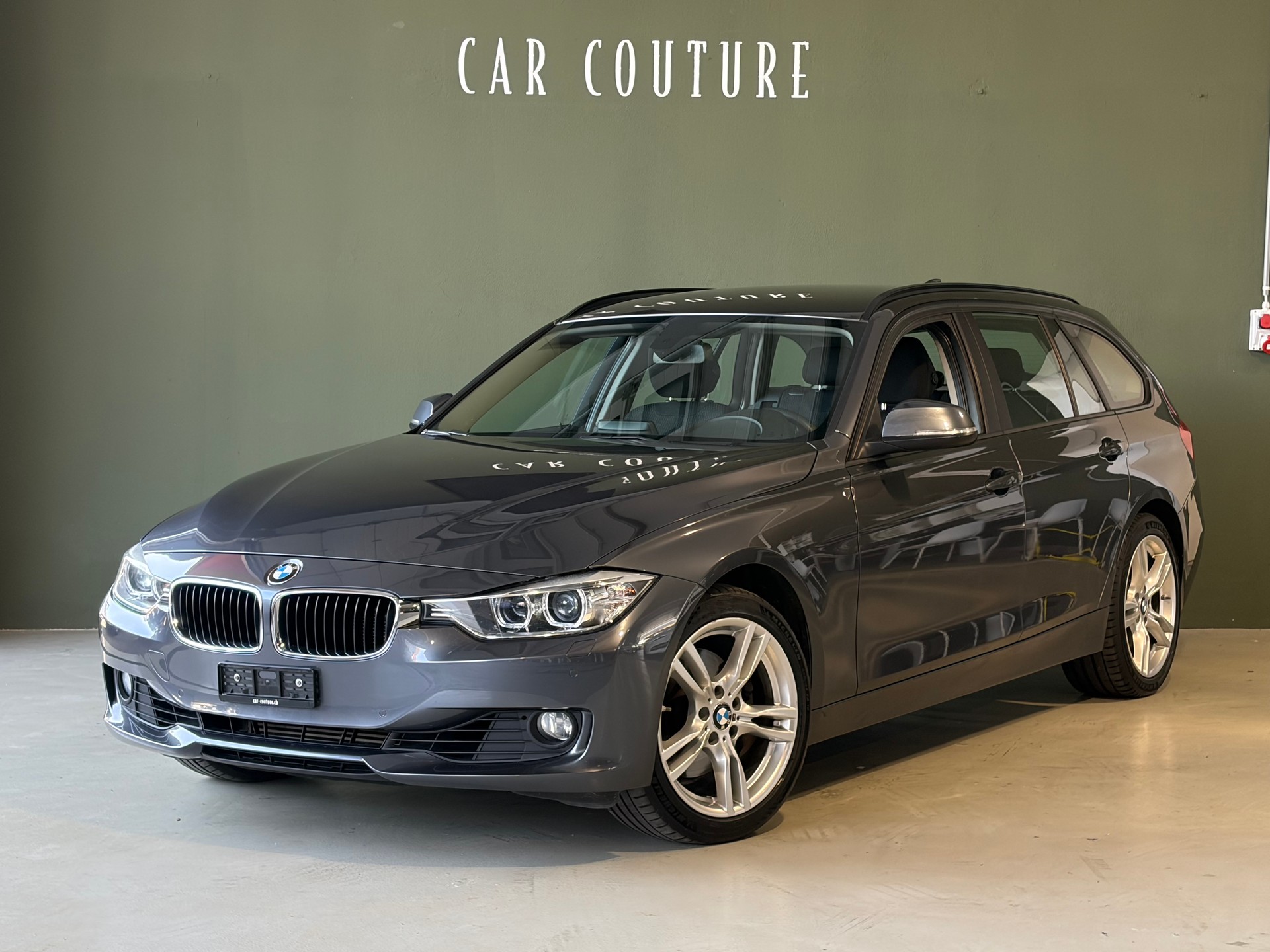 BMW 330d xDrive Touring Steptronic *CH-Fahrzeug*Ab MFK*-showroom-element-1