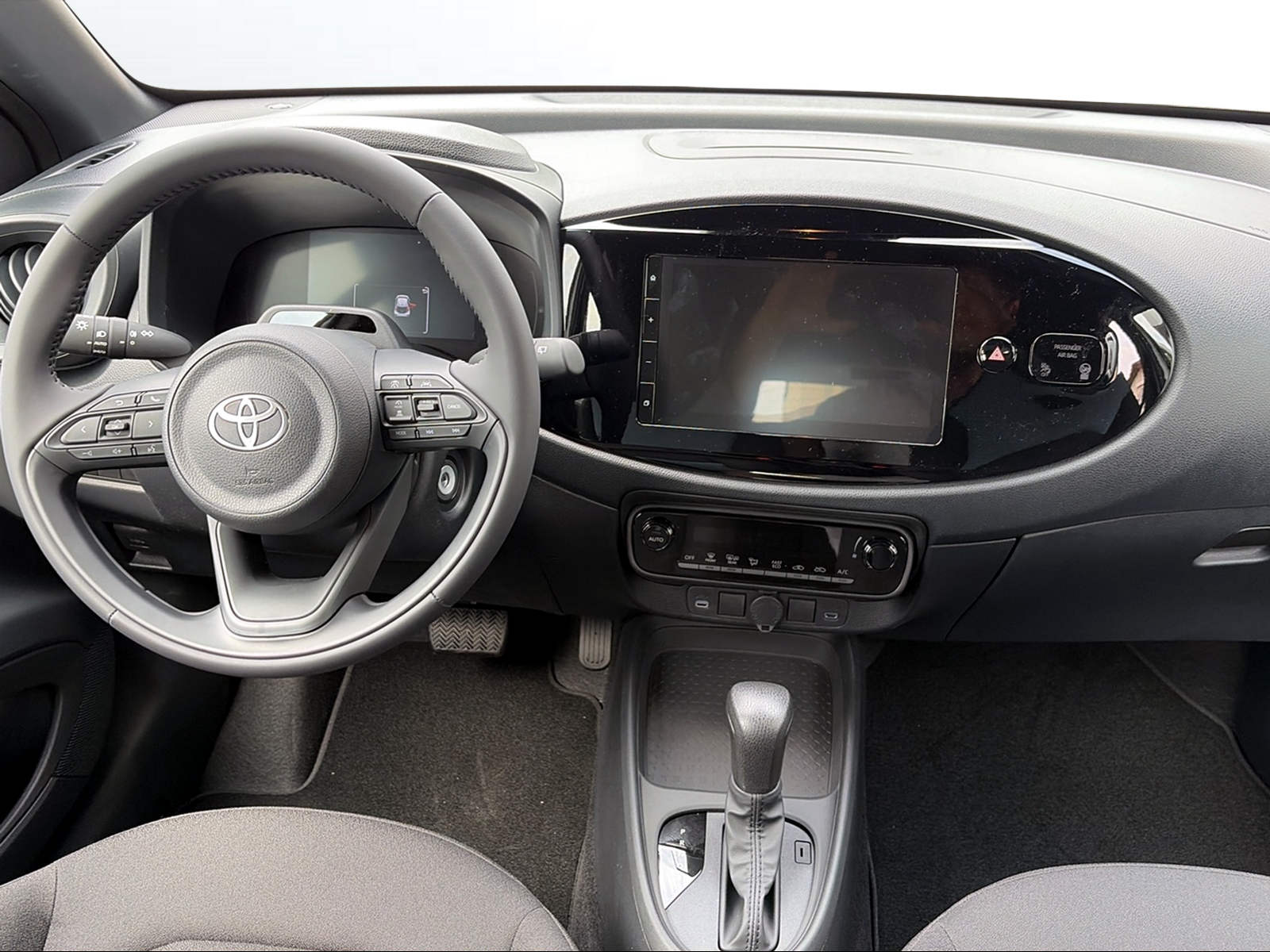 TOYOTA Aygo X 1.5 Comfort e-CVT-image-8
