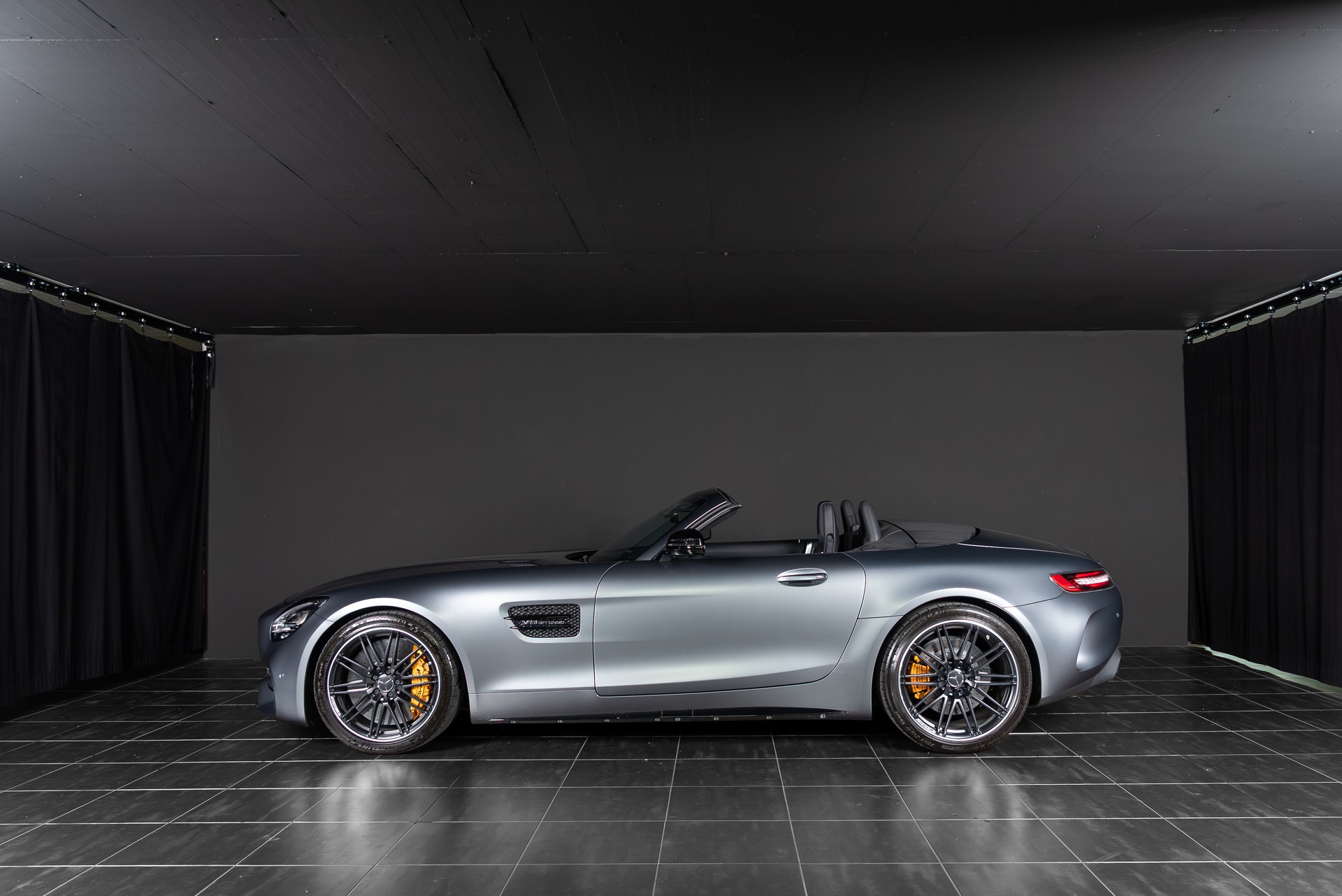 MERCEDES-BENZ AMG GT C Roadster Speedshift DCT-showroom-element-1