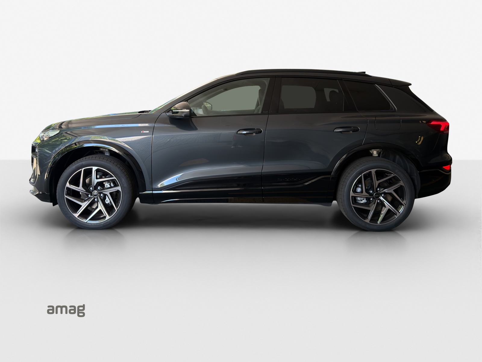 AUDI Q6 e-tron quattro-showroom-element-1