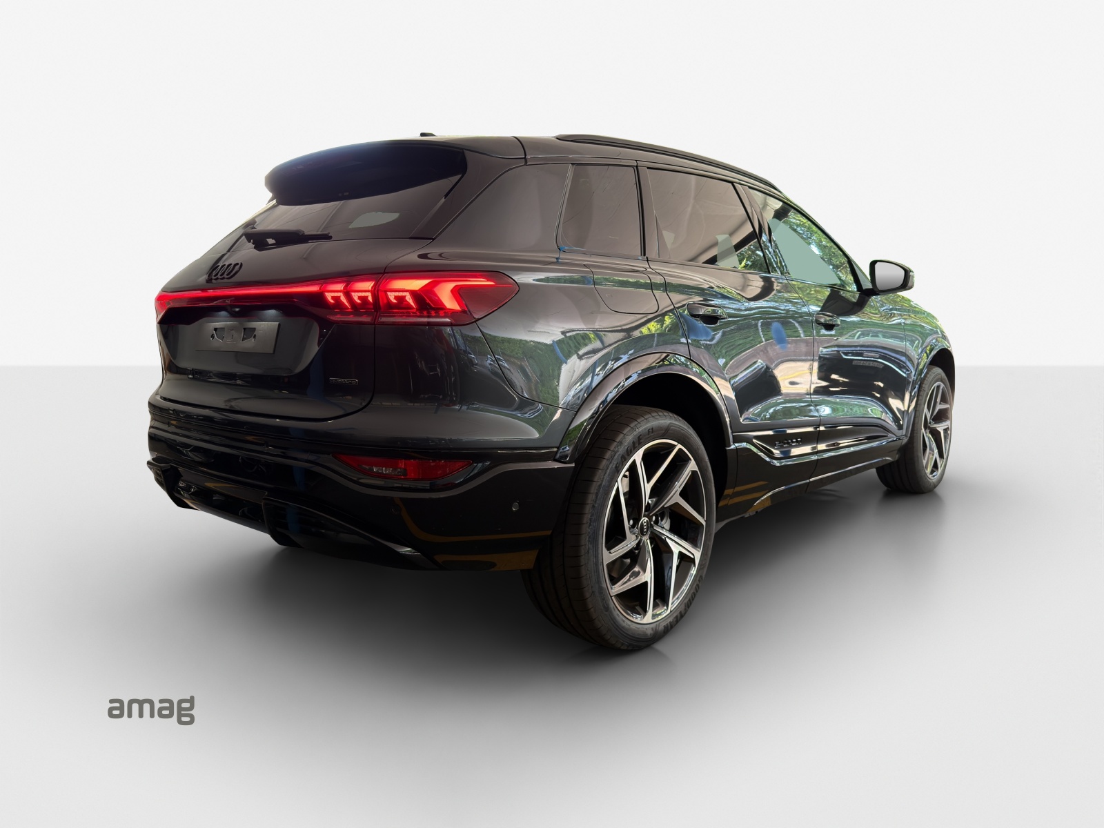 AUDI Q6 e-tron quattro-image-4
