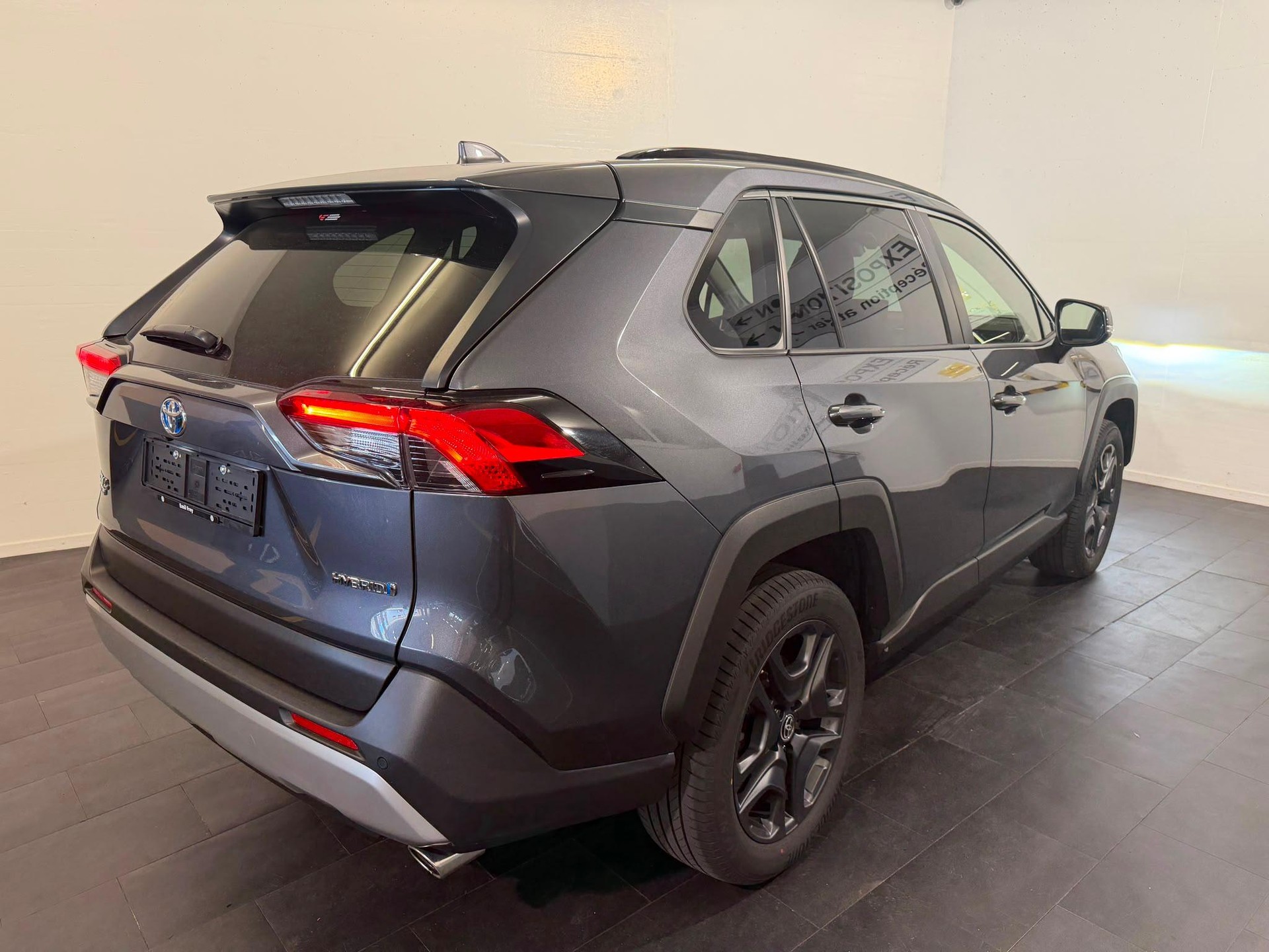 TOYOTA RAV4 2.5 HEV Adventure-showroom-element-1