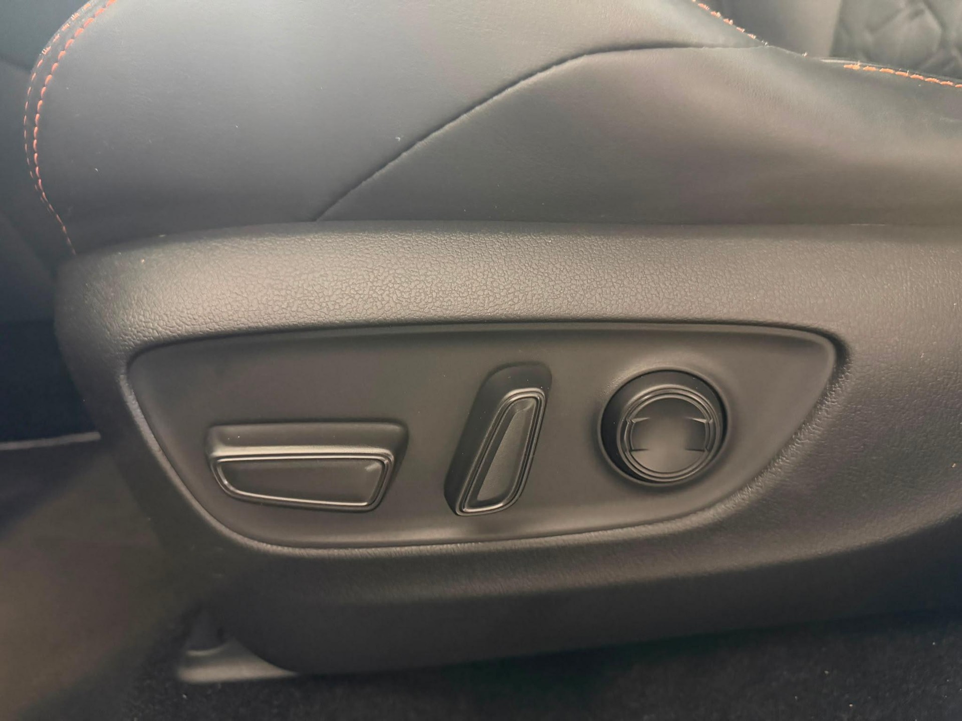 TOYOTA RAV4 2.5 HEV Adventure-showroom-element-3