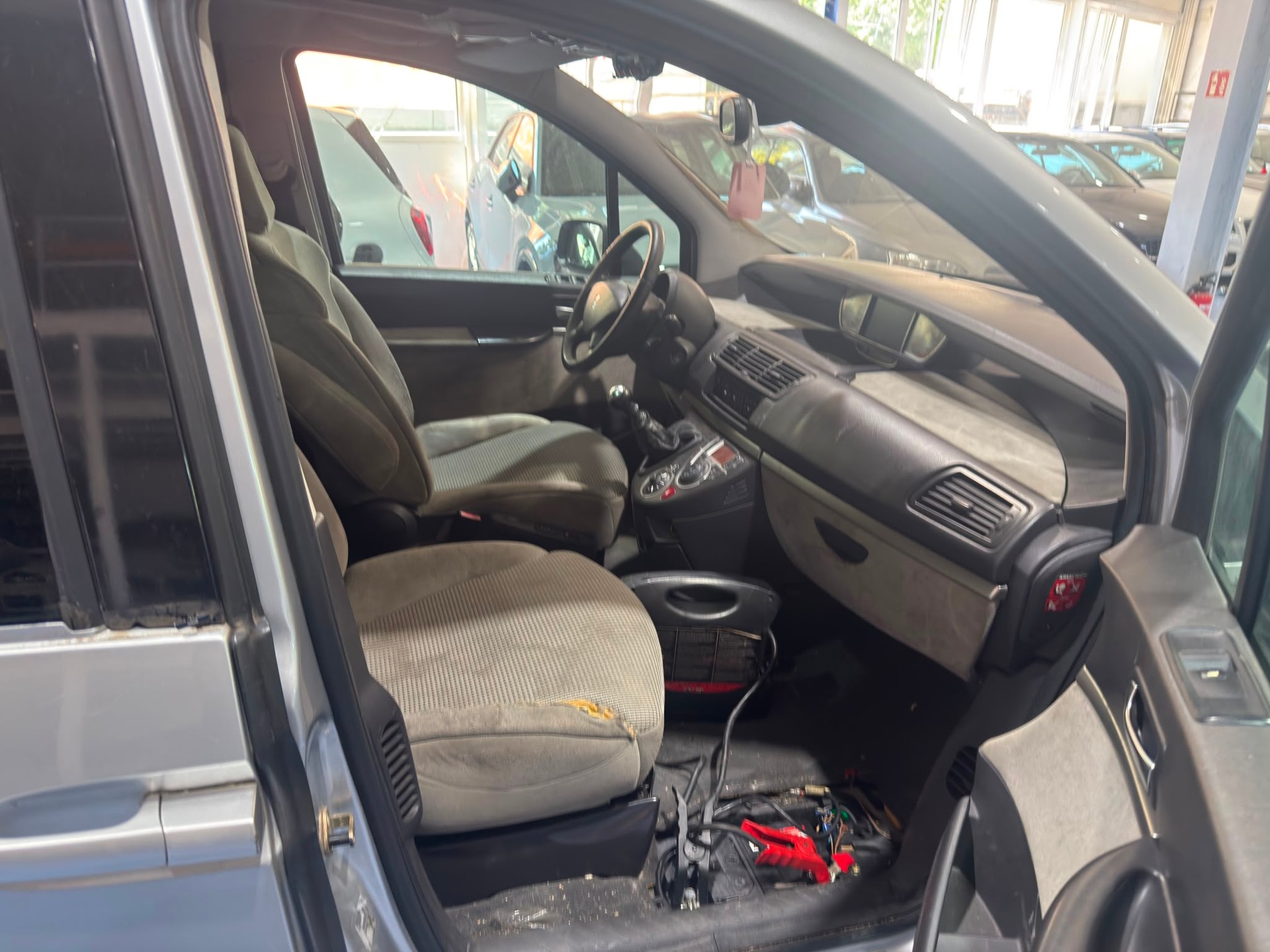 PEUGEOT 807 2.2 16V HDi SV-image-7