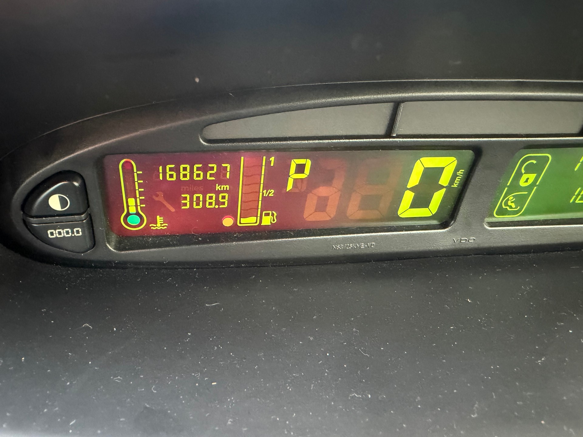 CITROEN Xsara Picasso 2.0i 16V Exclusive Automatic-image-5