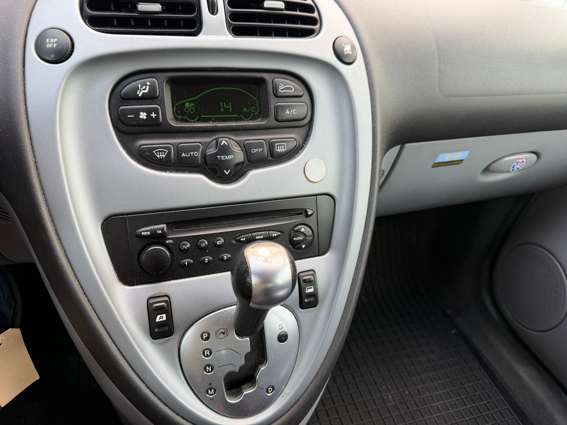 CITROEN Xsara Picasso 2.0i 16V Exclusive Automatic-image-6