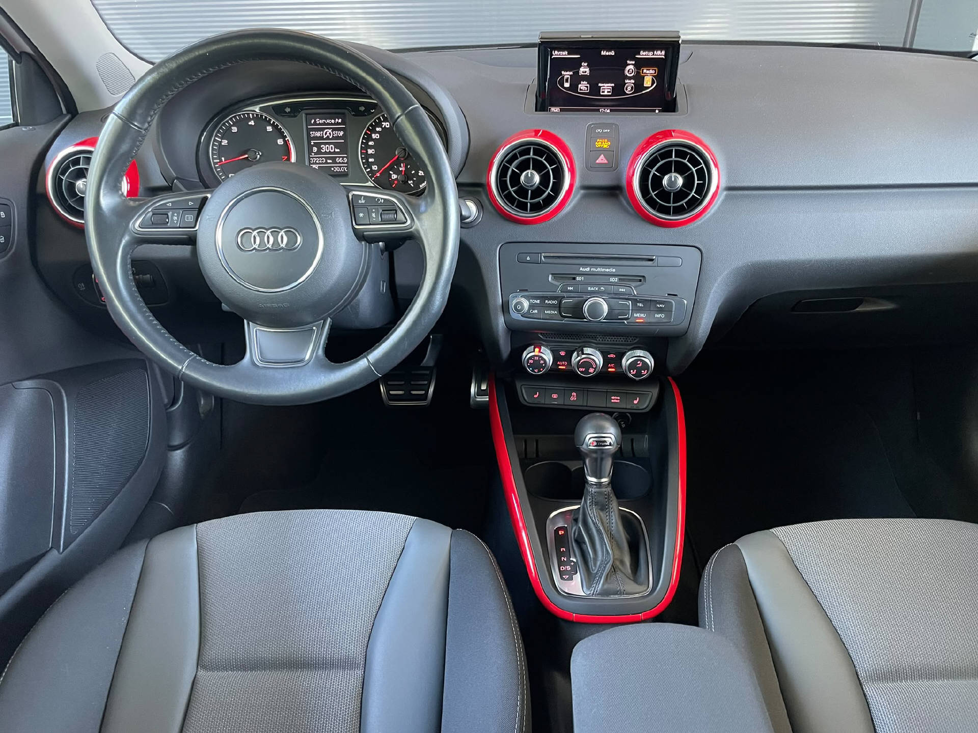 AUDI A1 1.8 TFSI Sport S-Tronic-image-6