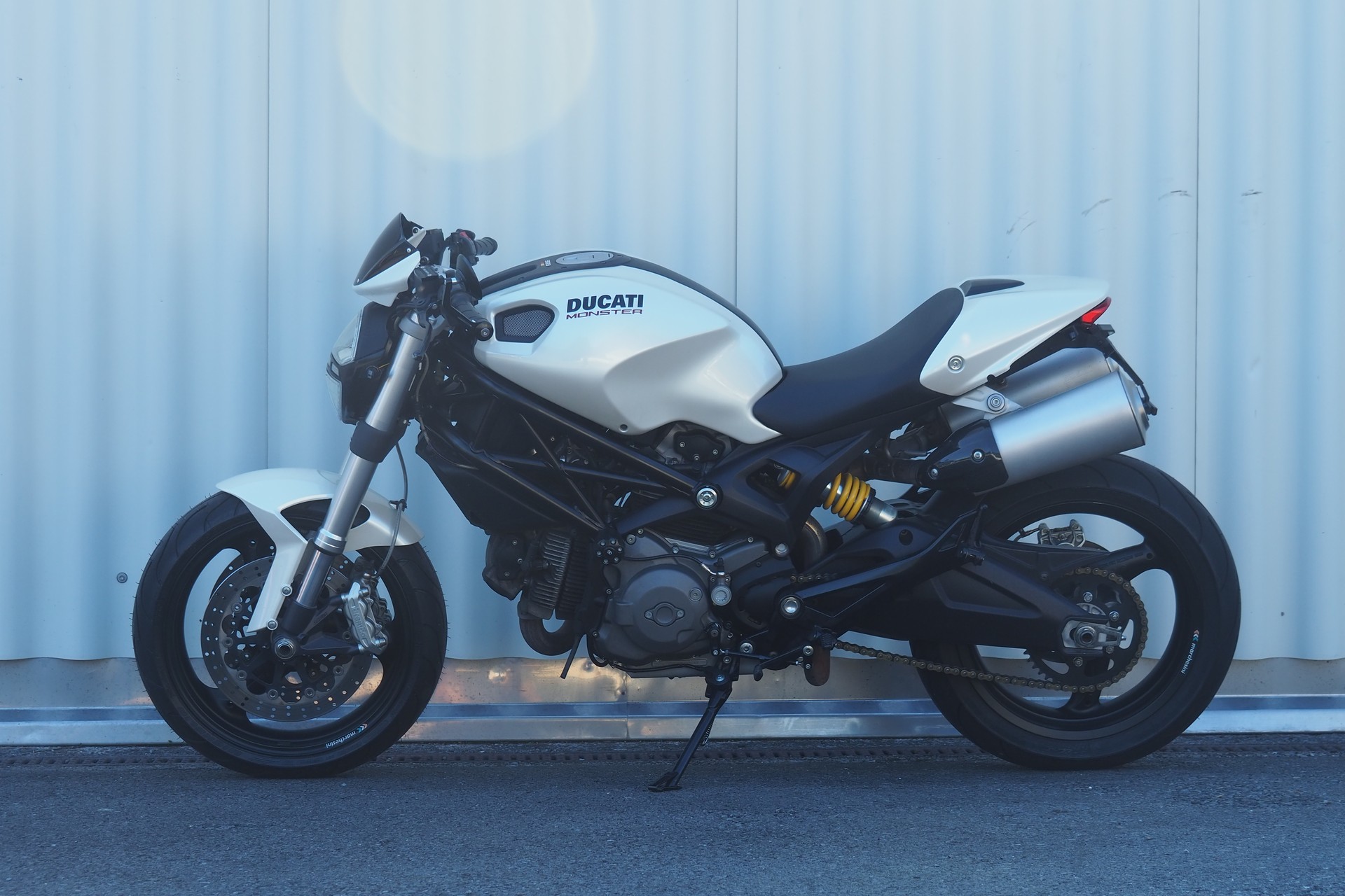DUCATI Monster 696M-image-1