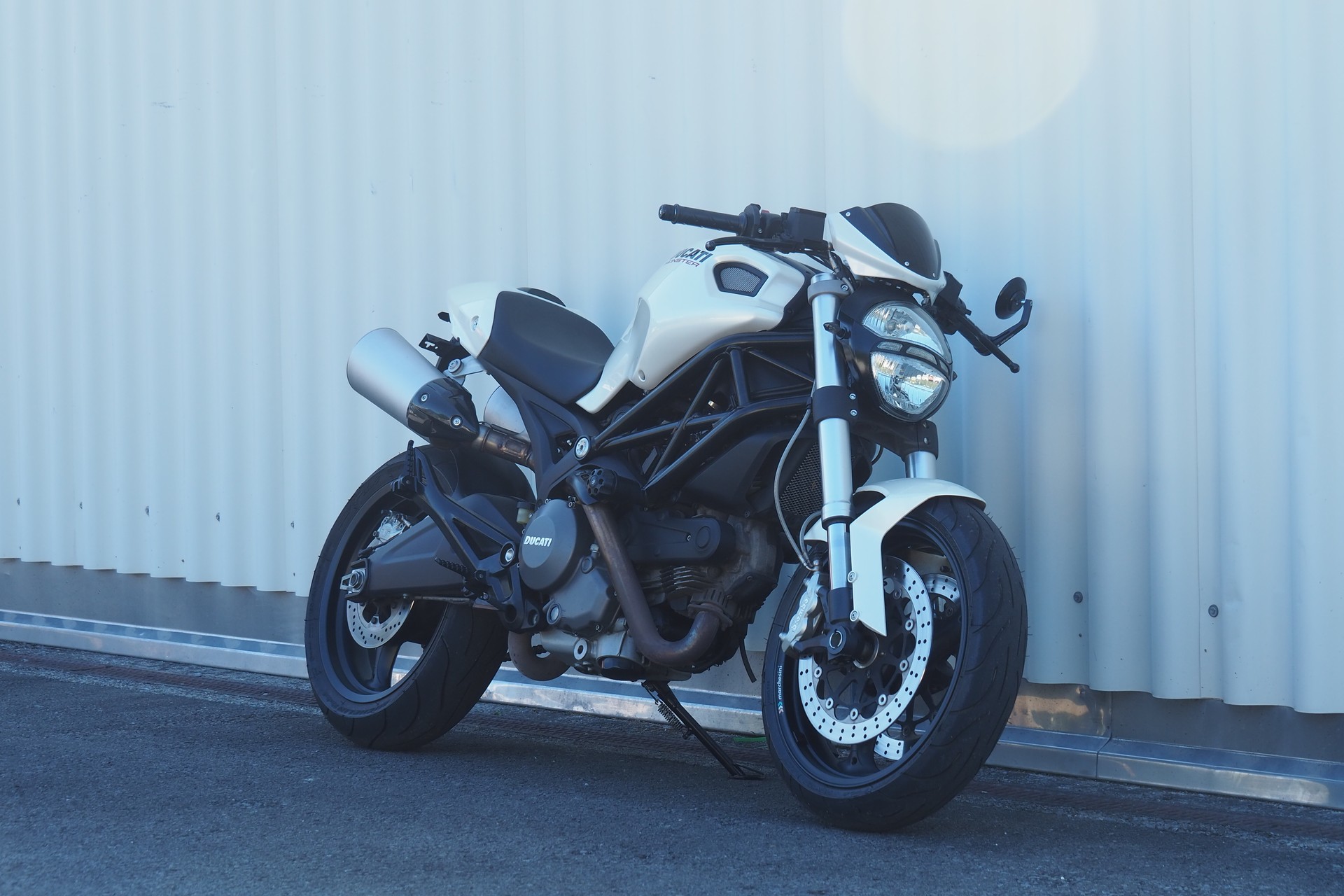 DUCATI Monster 696M-image-2
