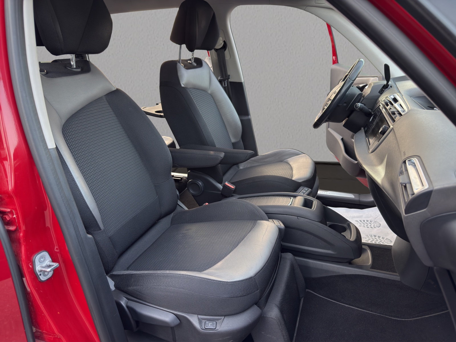 CITROEN Grand C4 Picasso 1.6i 16V e-THP Séduction-image-16