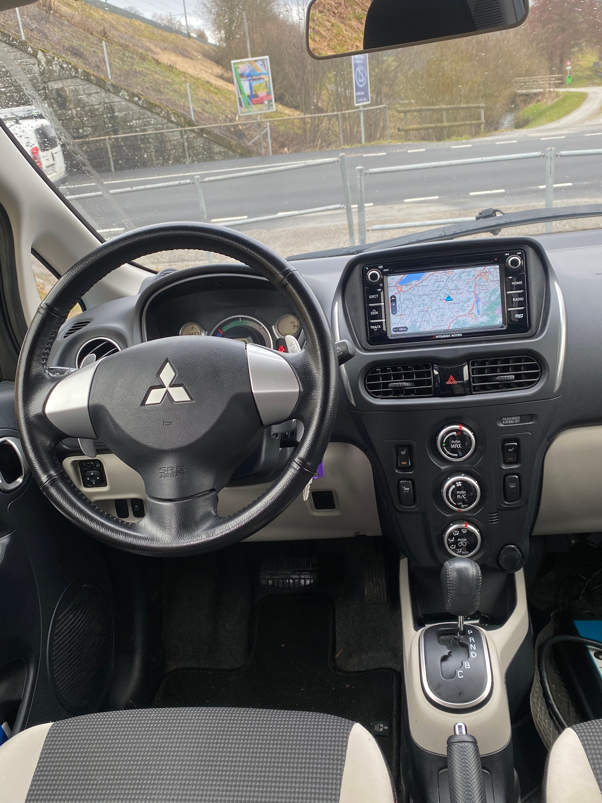 MITSUBISHI i MiEV Style-showroom-element-3