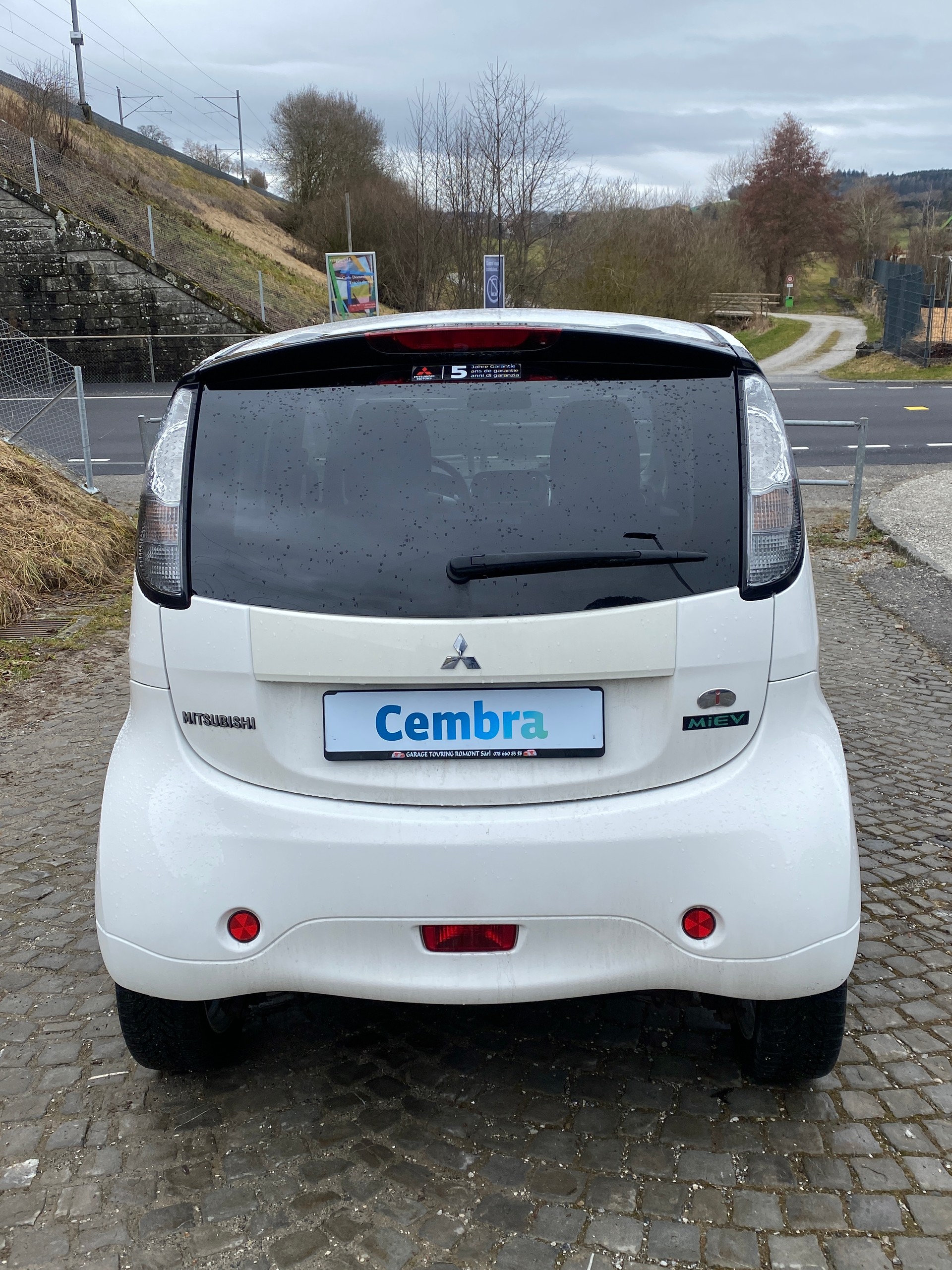 MITSUBISHI i MiEV Style-showroom-element-2
