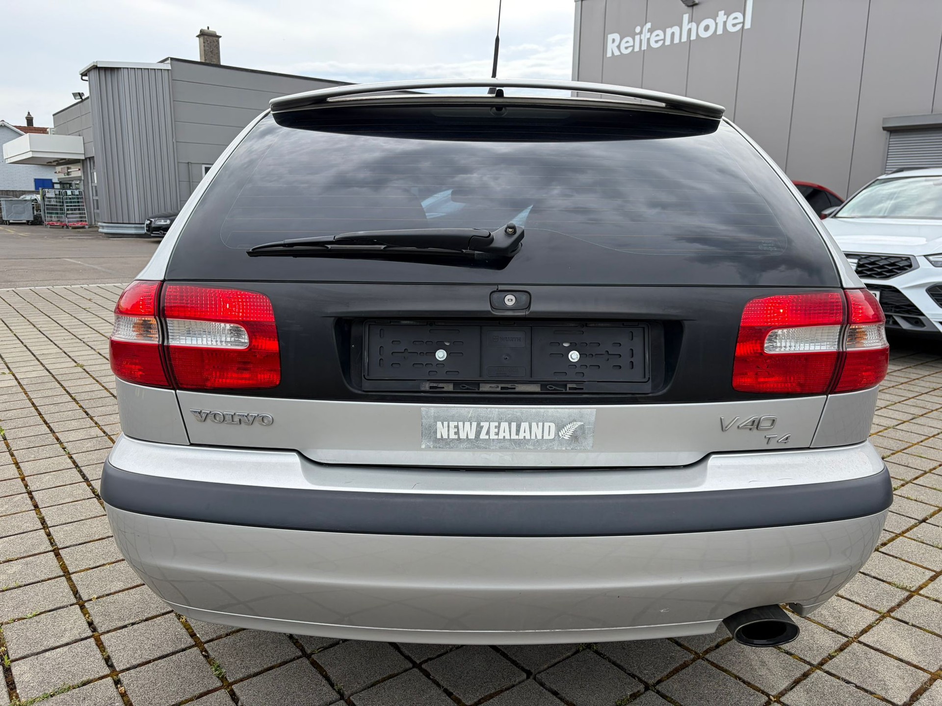 VOLVO V40 2.0-image-6