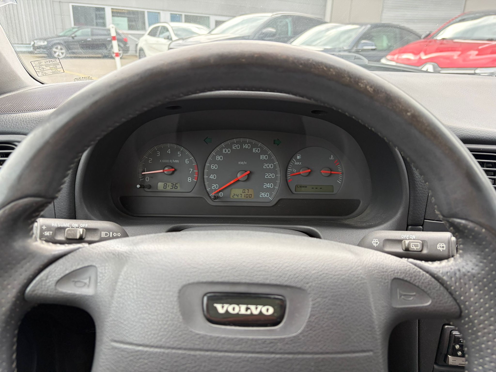 VOLVO V40 2.0-image-10