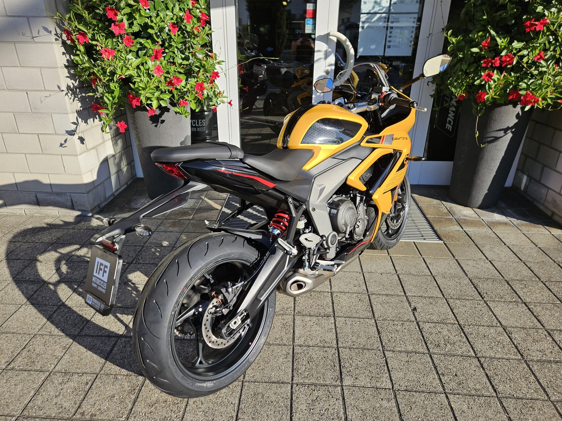TRIUMPH Daytona 660-image-3