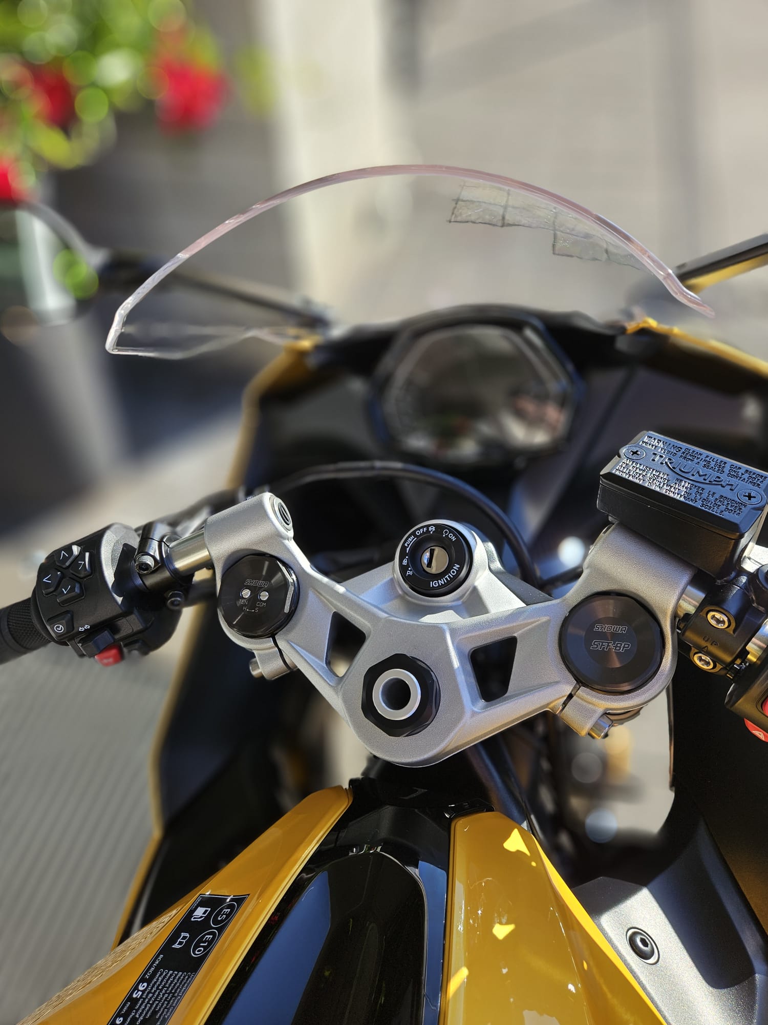 TRIUMPH Daytona 660-image-7