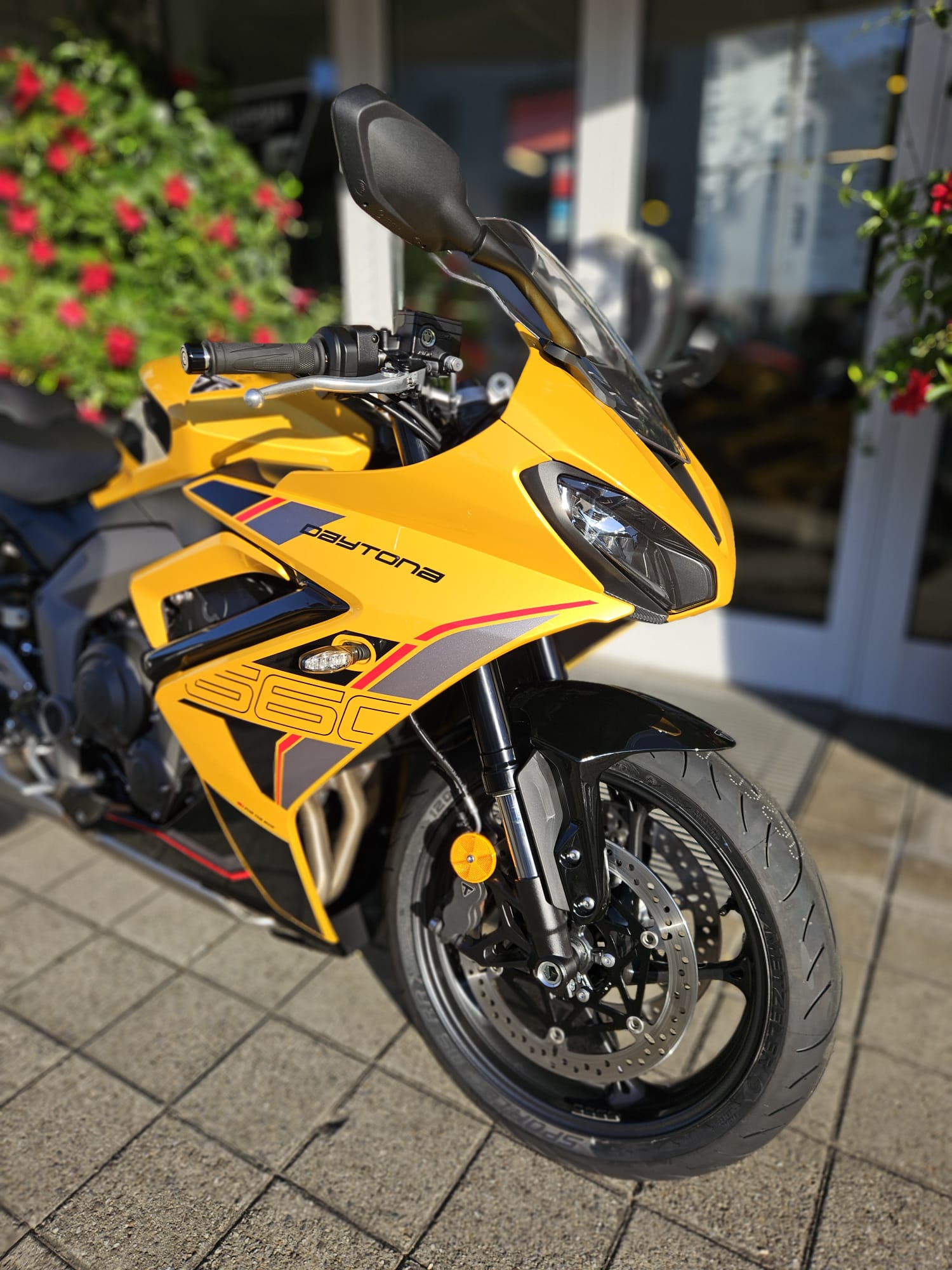 TRIUMPH Daytona 660-image-6