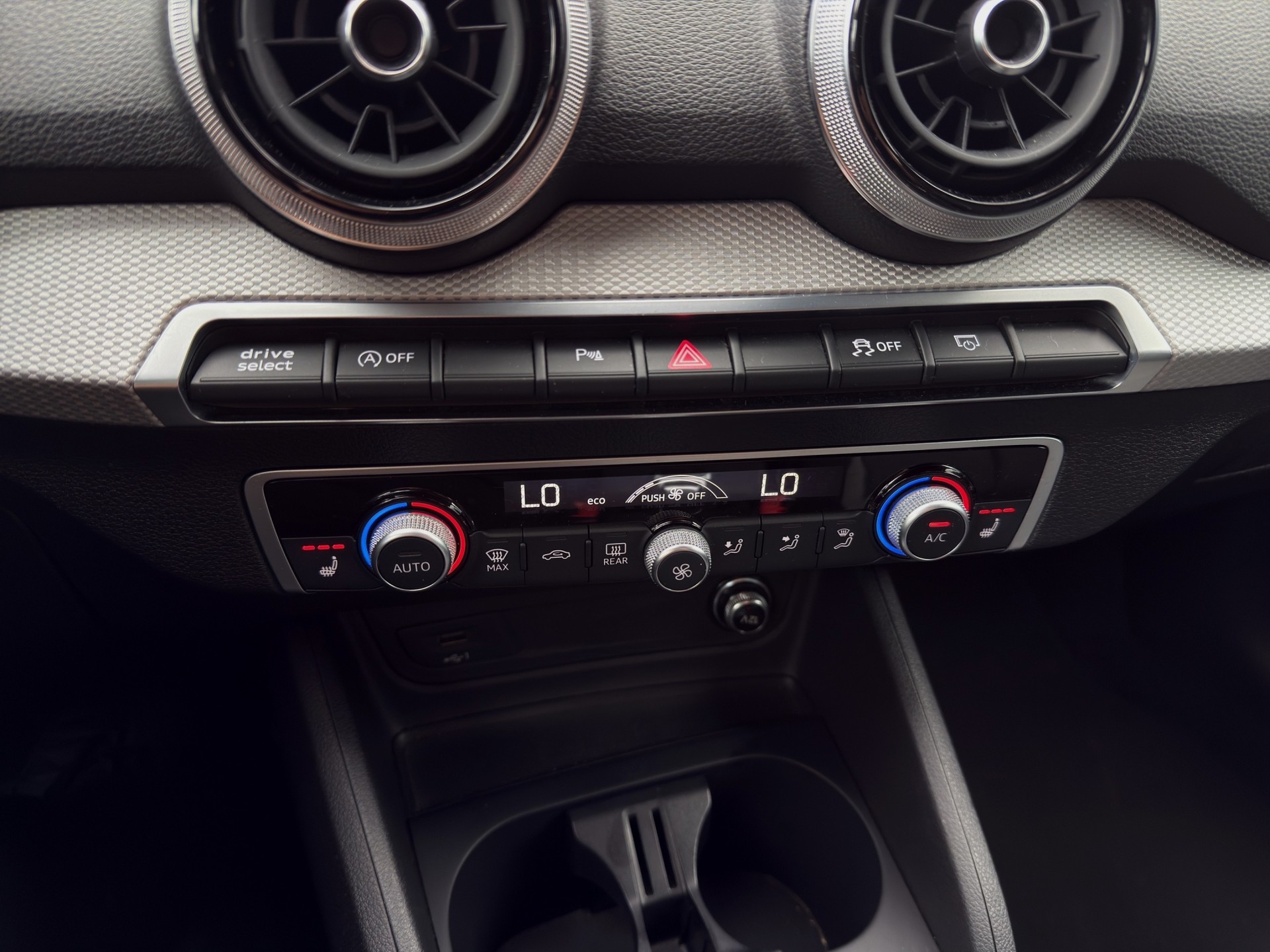 AUDI Q2 35 TFSI S line S-tronic-image-14