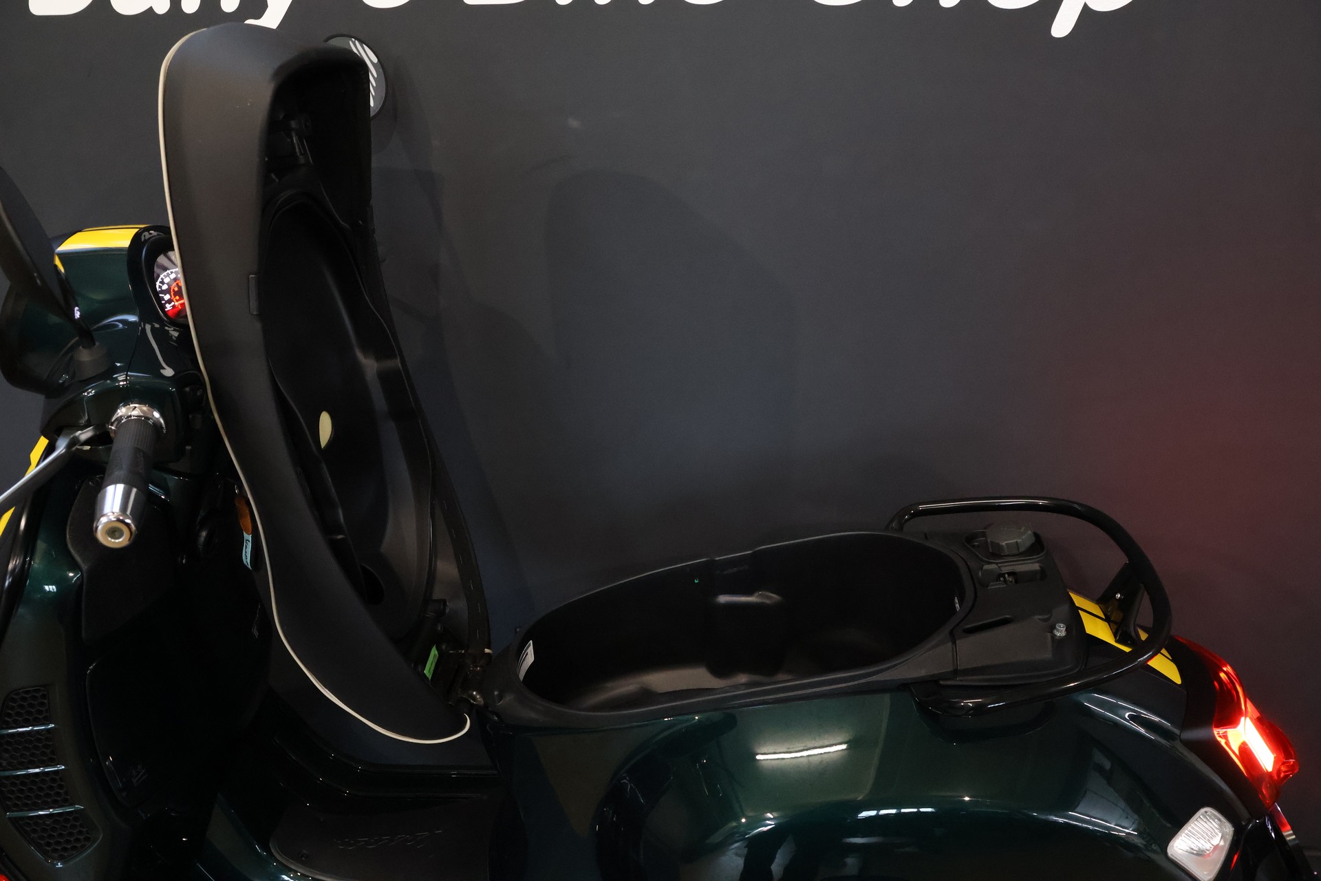 PIAGGIO Vespa GTS 300 HPE Racing Sixties ABS/ASR-image-5
