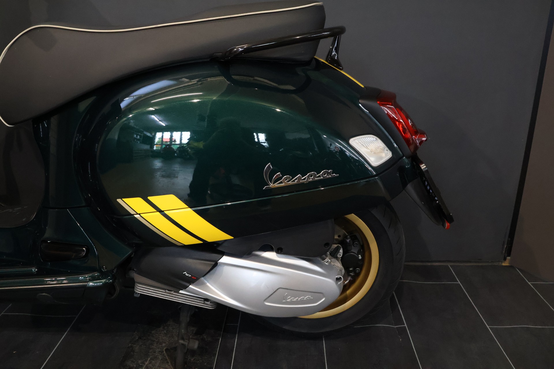 PIAGGIO Vespa GTS 300 HPE Racing Sixties ABS/ASR-image-4