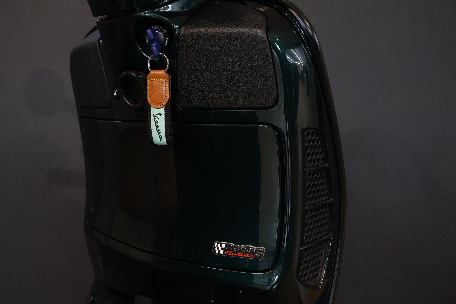 PIAGGIO Vespa GTS 300 HPE Racing Sixties ABS/ASR-image-10