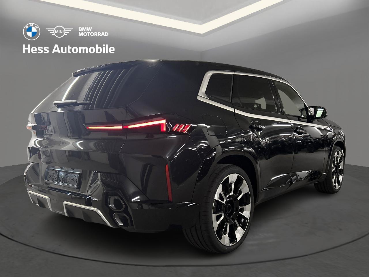 BMW XM Label Plug-in Hybrid-showroom-element-2