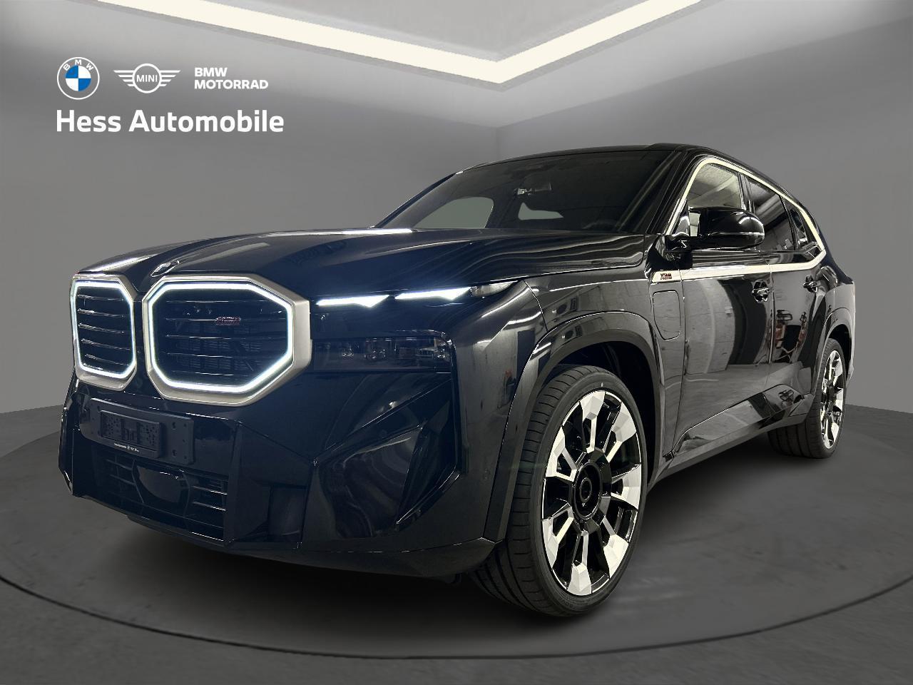 BMW XM Label Plug-in Hybrid-showroom-element-1