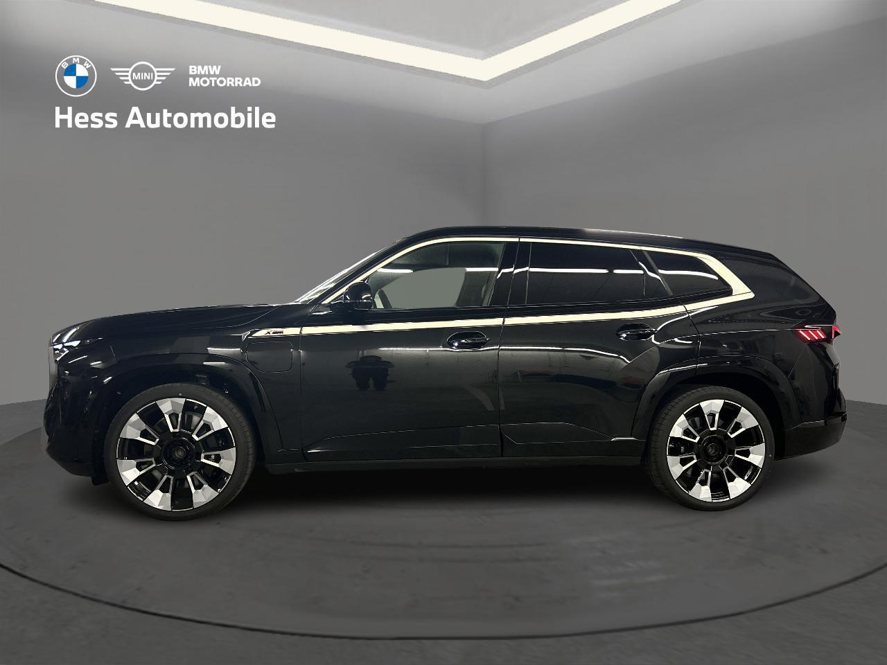 BMW XM Label Plug-in Hybrid-showroom-element-3