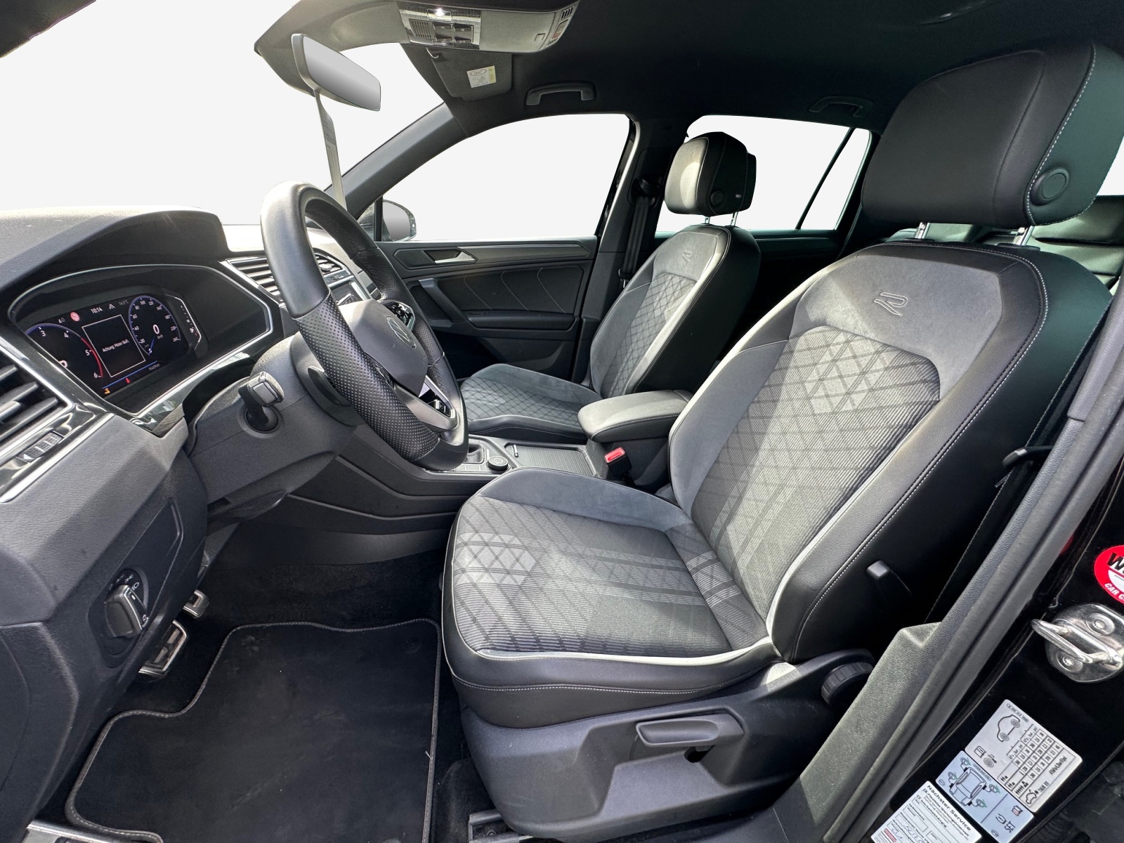 VW Tiguan 2.0 TDI SCR R-Line 4Motion DSG-image-7