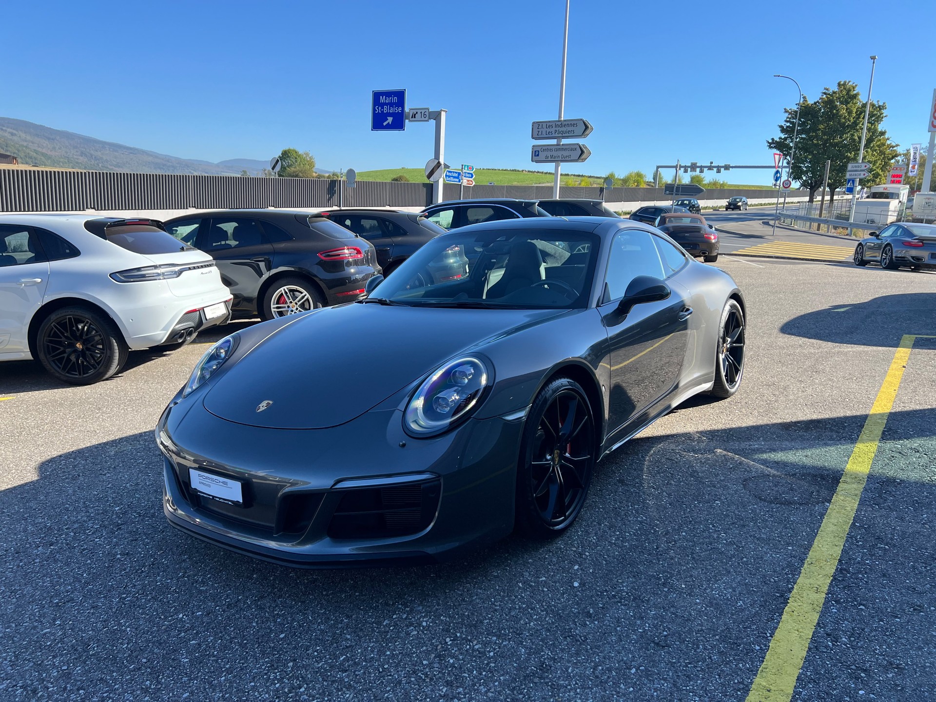 PORSCHE 911 Carrera 4 GTS PDK-showroom-element-2