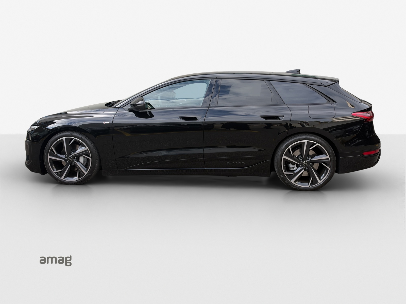 AUDI A6 Avant e-tron quattro-showroom-element-1