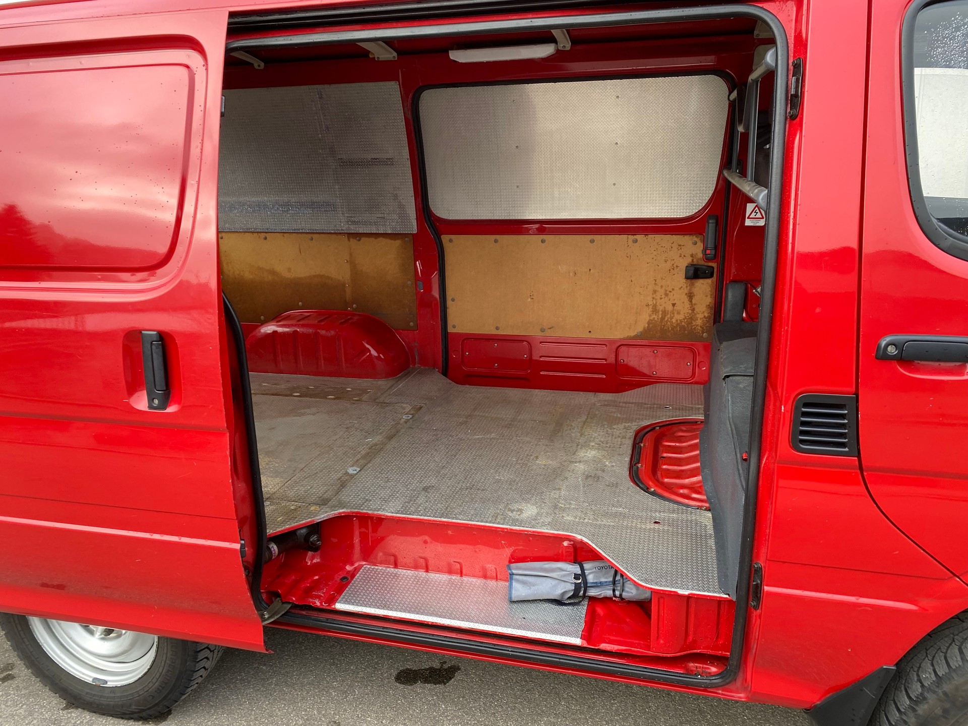 TOYOTA Hiace 2.4 EFI 4x4 Wagon-image-9