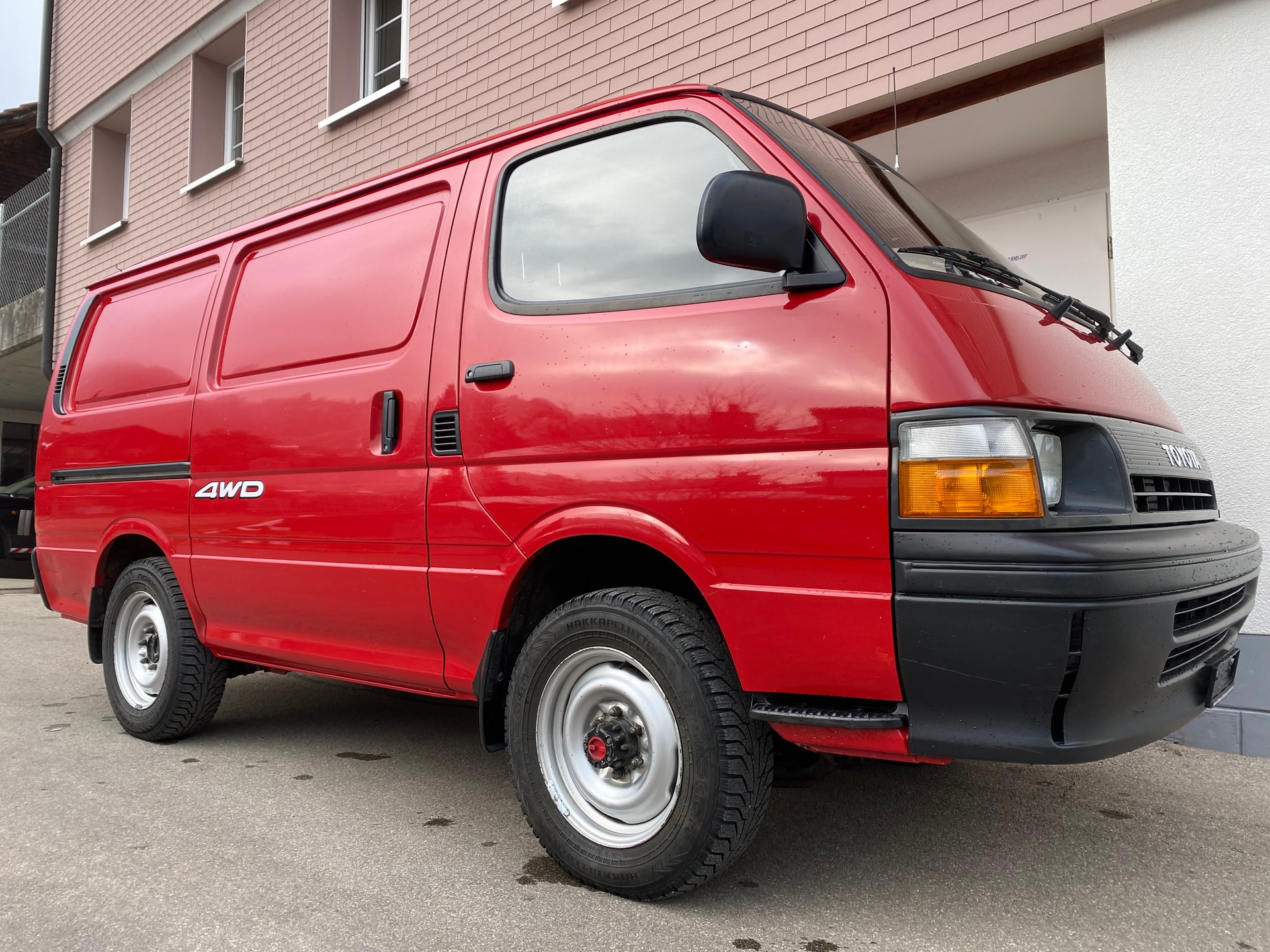 TOYOTA Hiace 2.4 EFI 4x4 Wagon-image-1