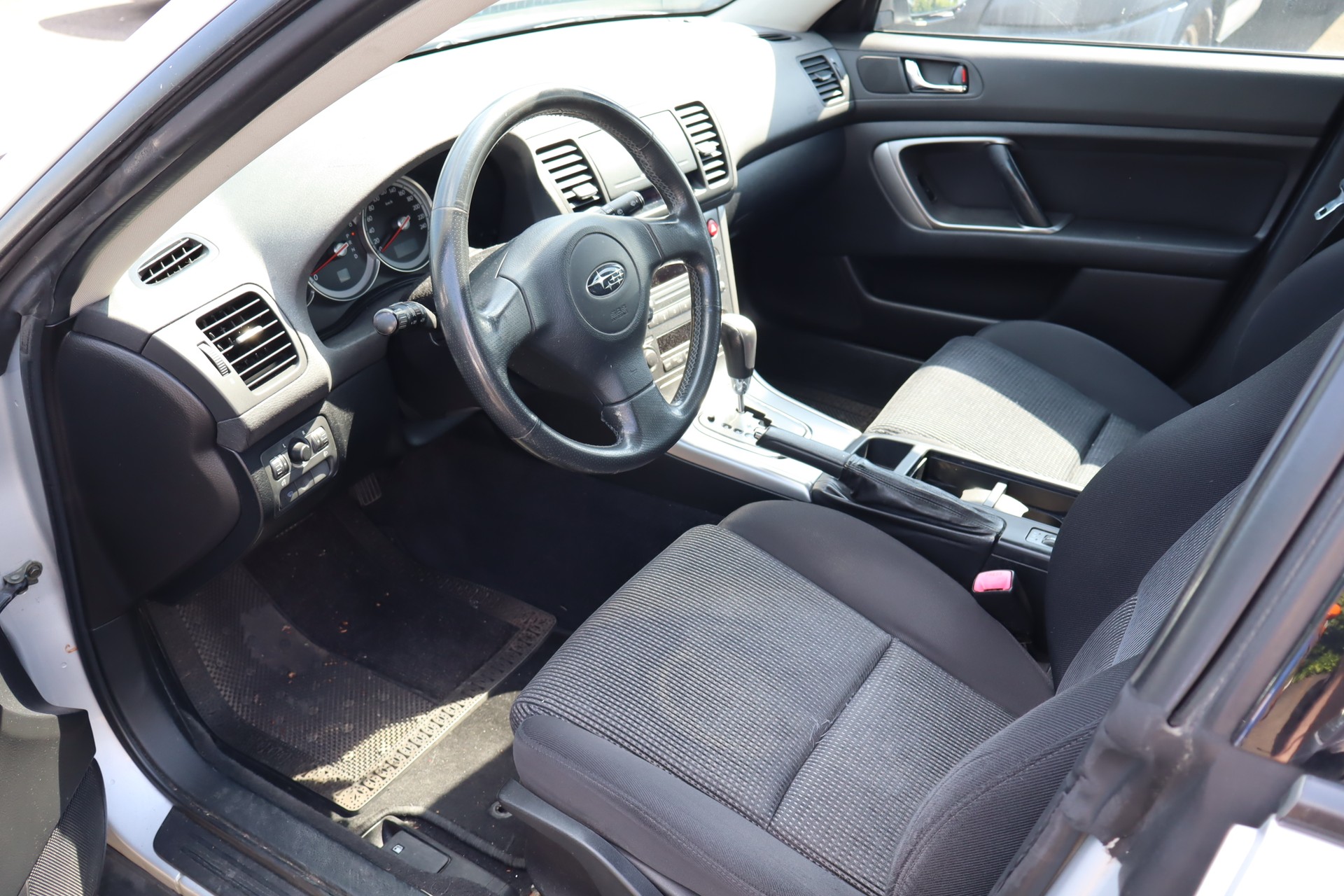 SUBARU Outback 2.5i AWD-image-4