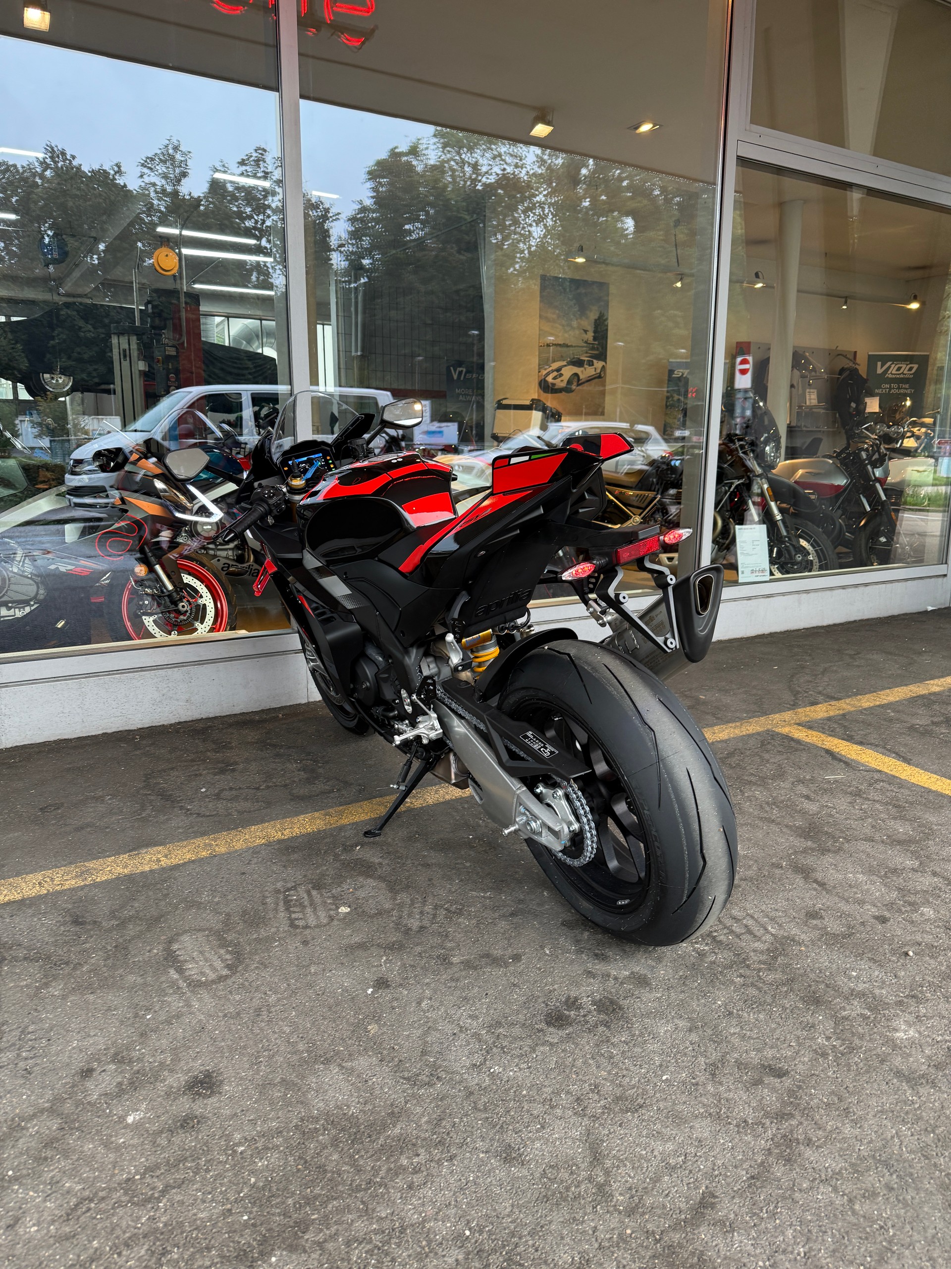 APRILIA RSV4 1100 E5+ Factory-image-9