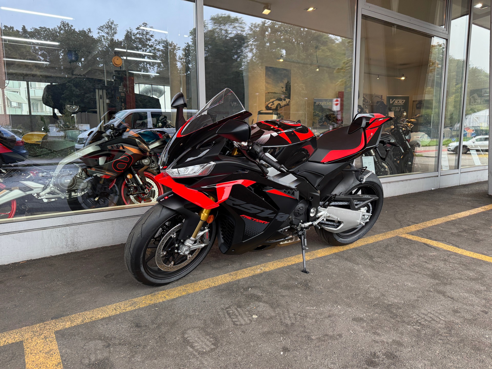 APRILIA RSV4 1100 E5+ Factory-image-8