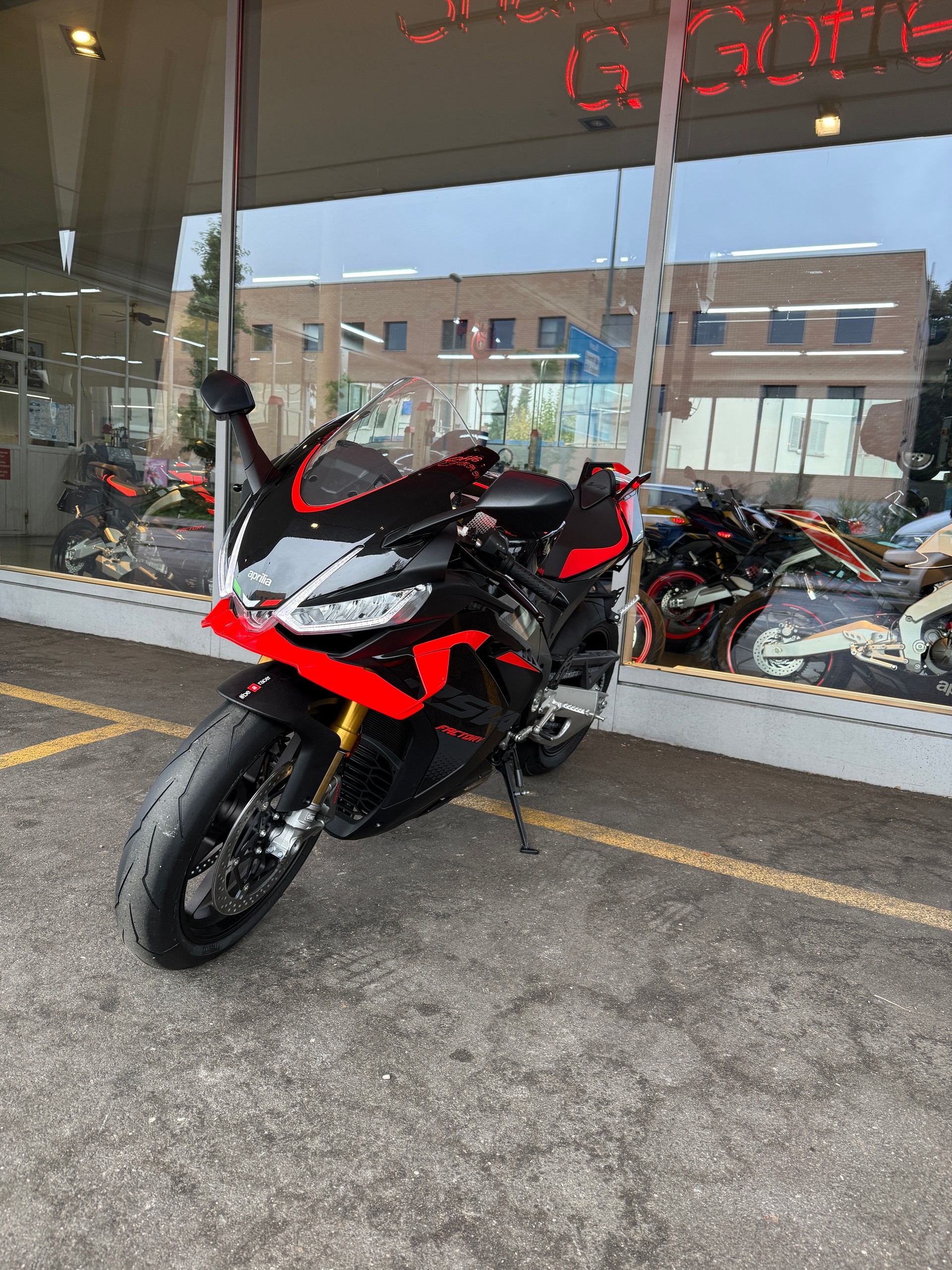APRILIA RSV4 1100 E5+ Factory-image-3