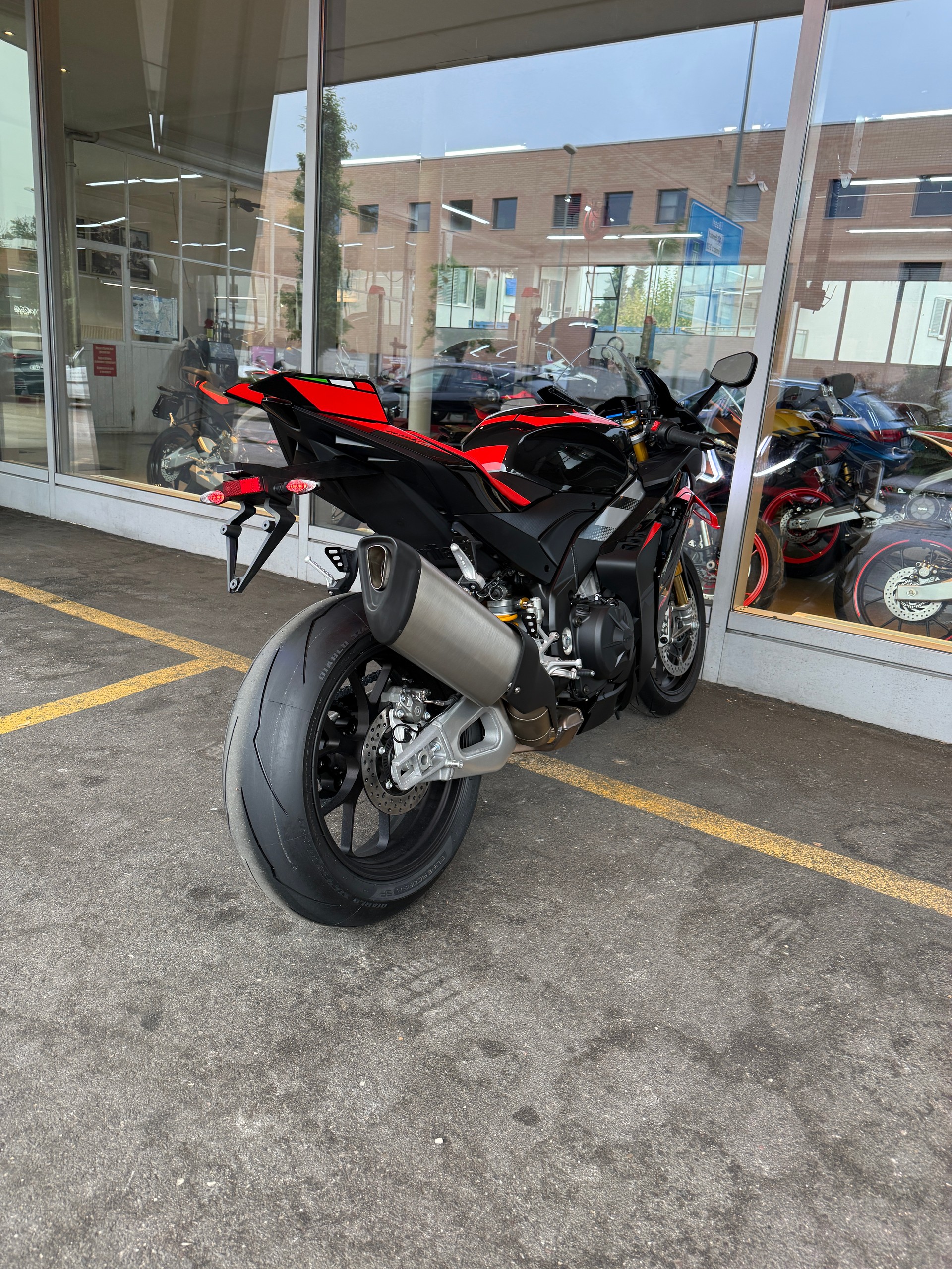 APRILIA RSV4 1100 E5+ Factory-image-11