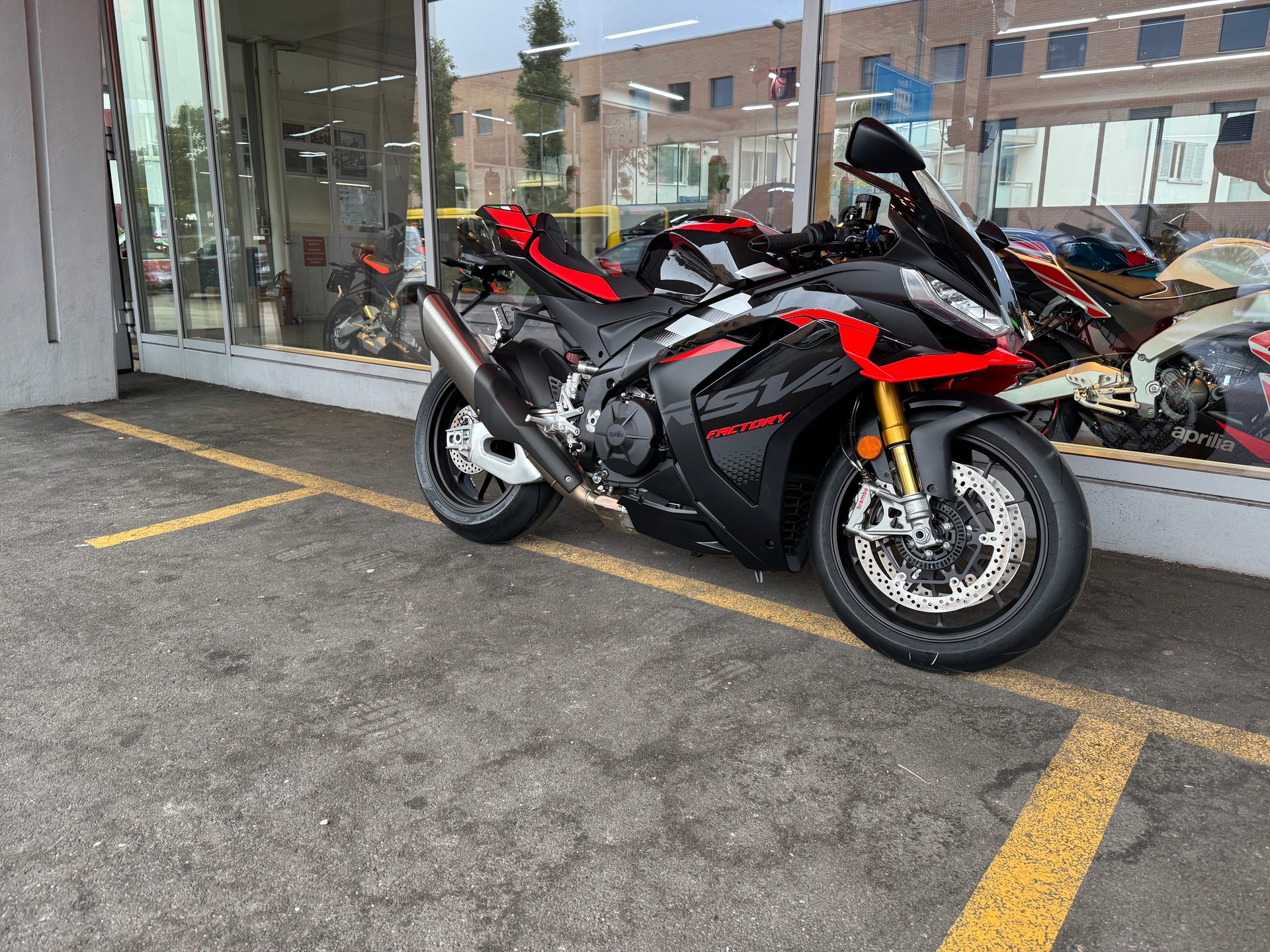 APRILIA RSV4 1100 E5+ Factory-image-0