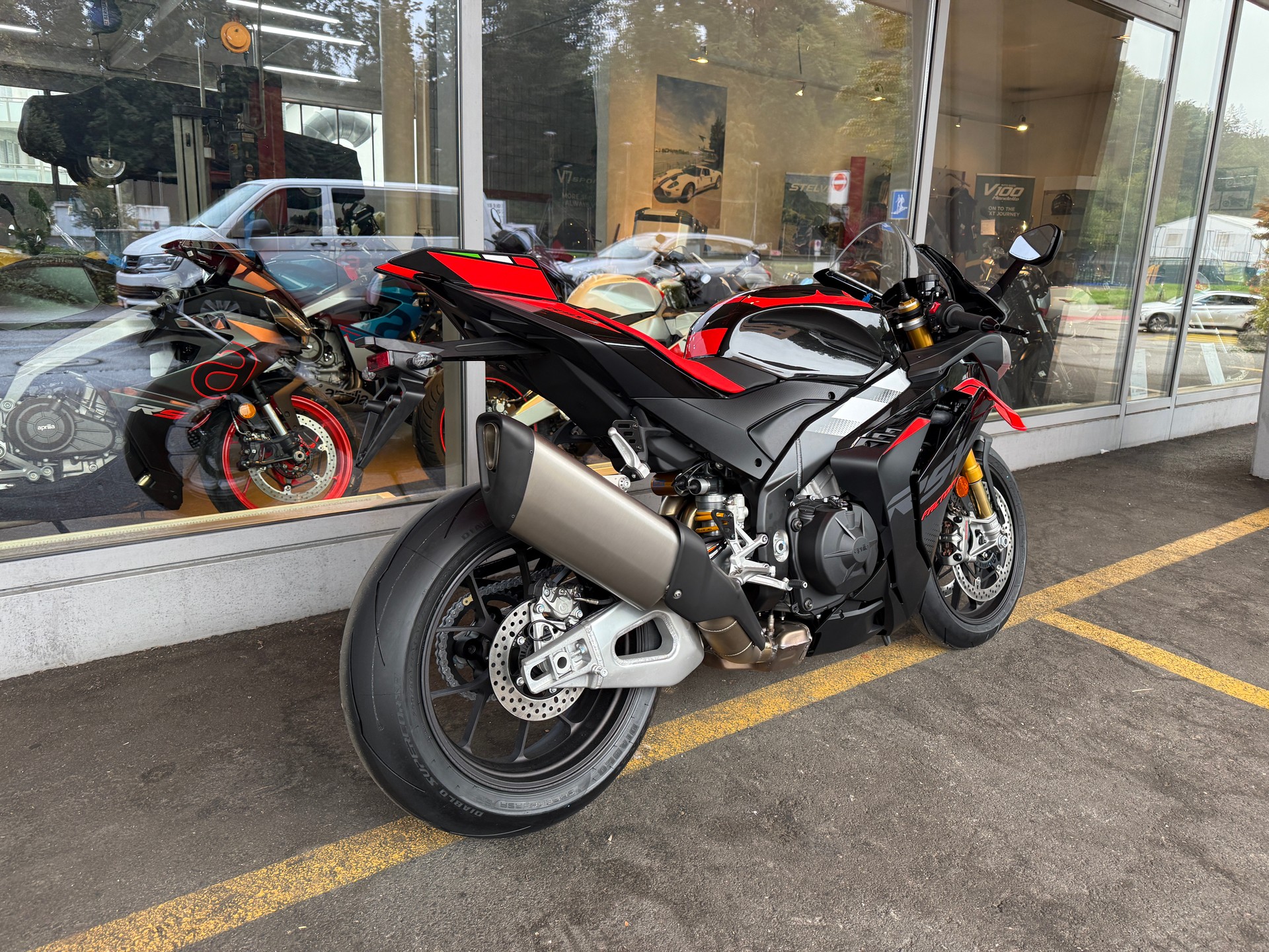 APRILIA RSV4 1100 E5+ Factory-image-2