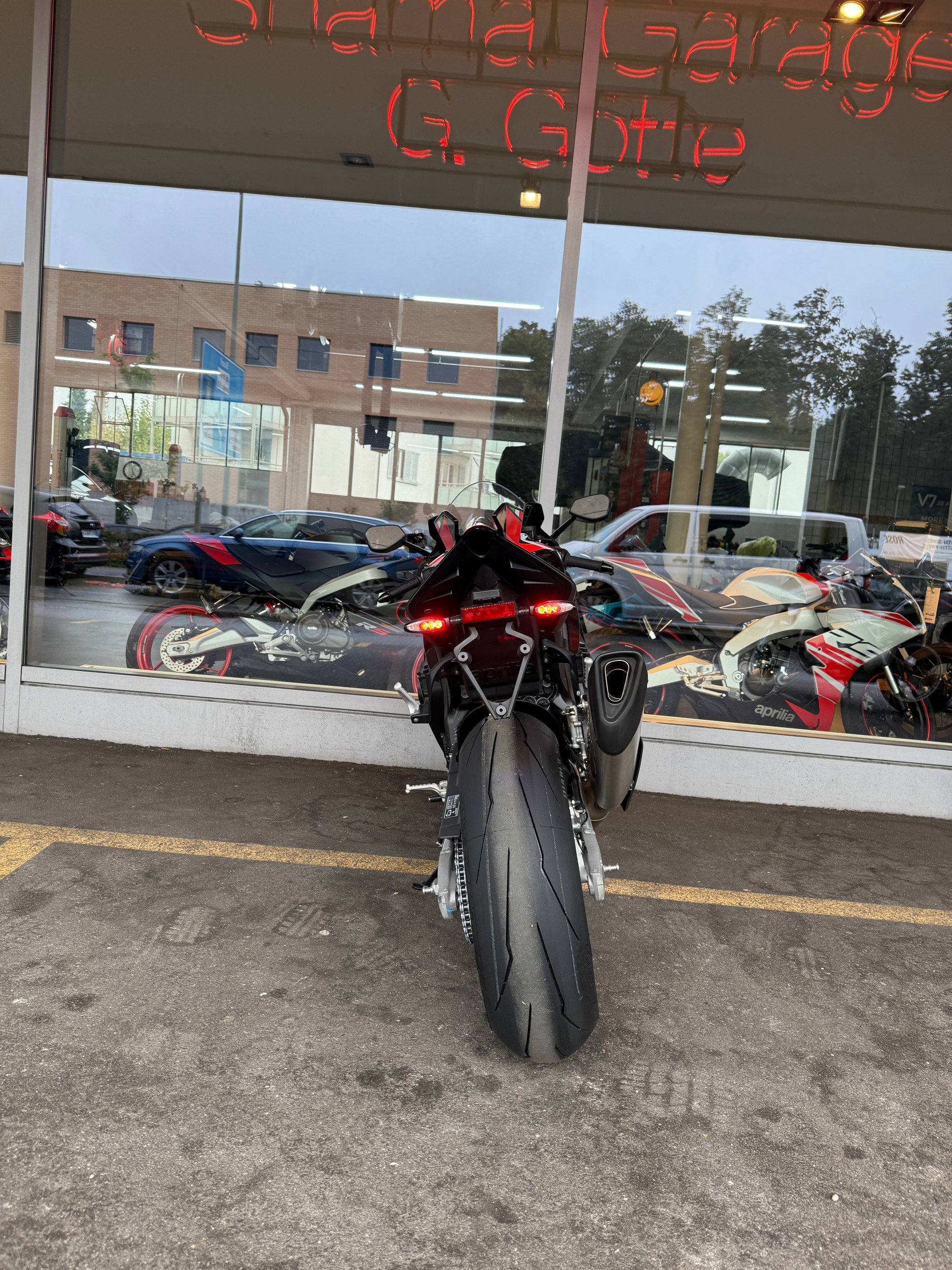 APRILIA RSV4 1100 E5+ Factory-image-10