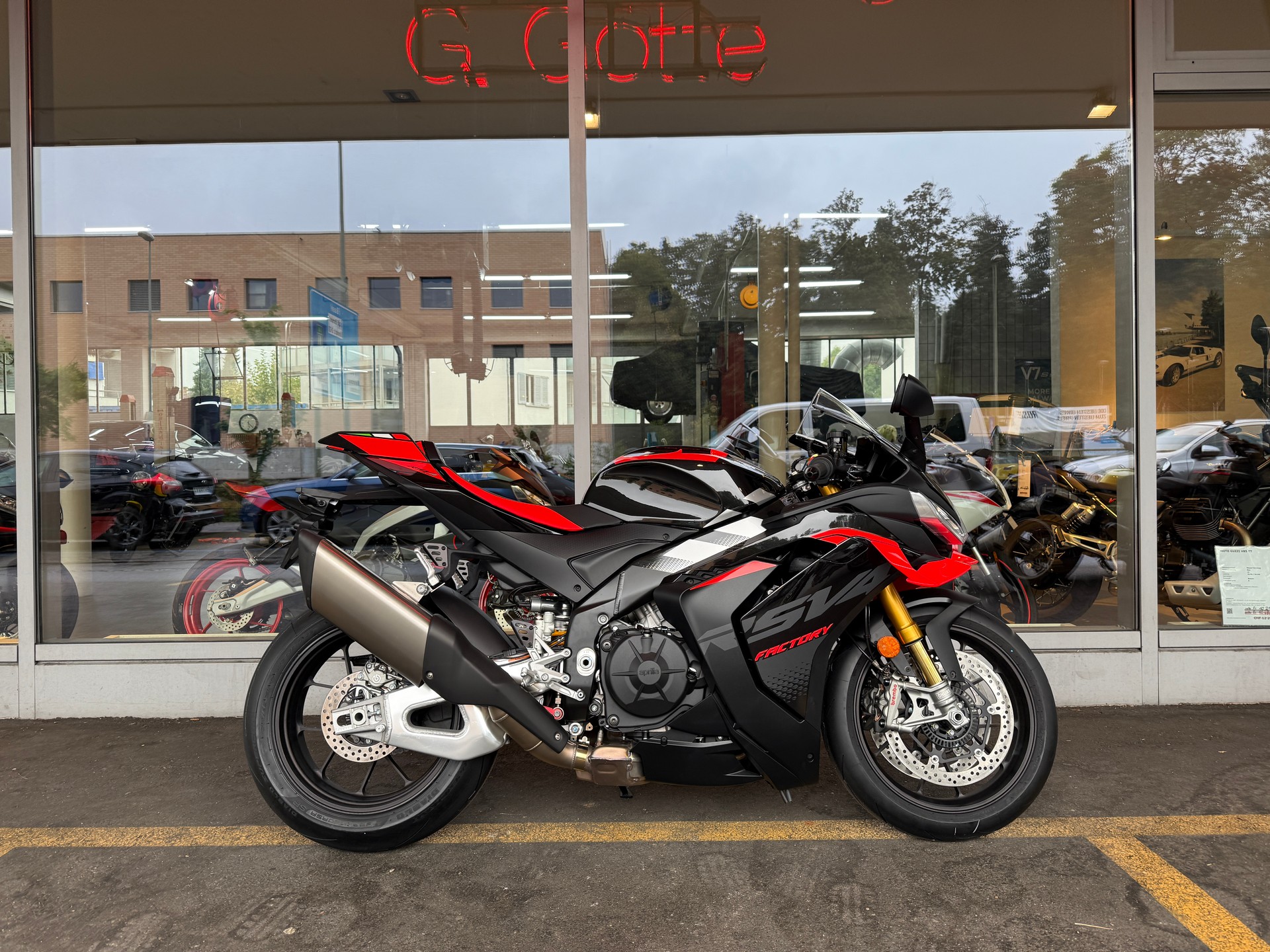 APRILIA RSV4 1100 E5+ Factory-image-1