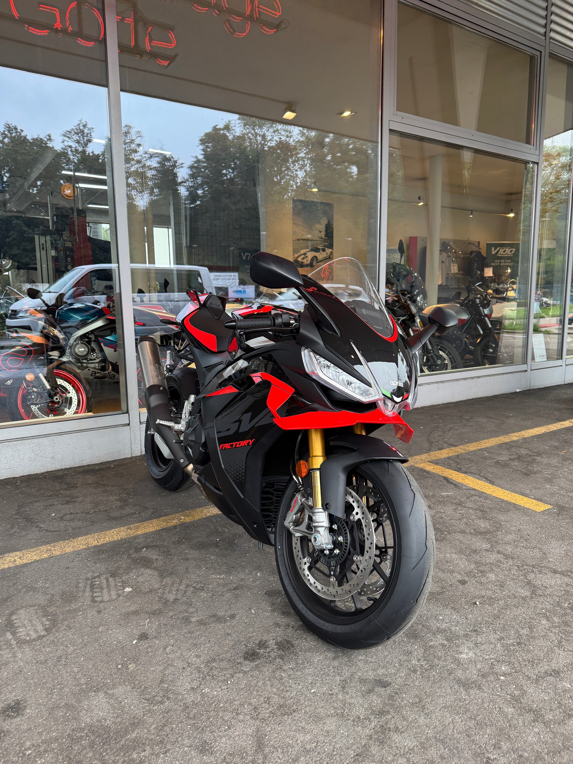 APRILIA RSV4 1100 E5+ Factory-image-5