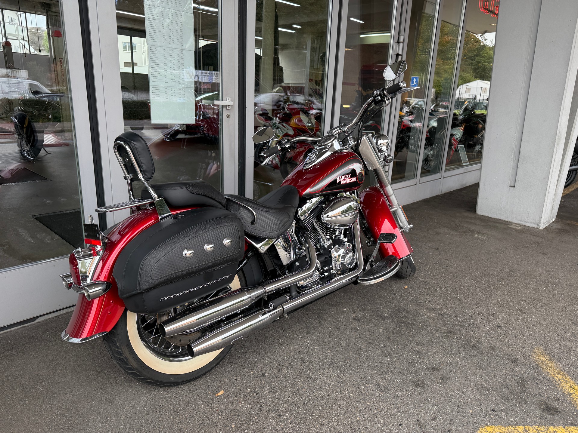 HARLEY-DAVIDSON FLSTN Softail Deluxe-image-2
