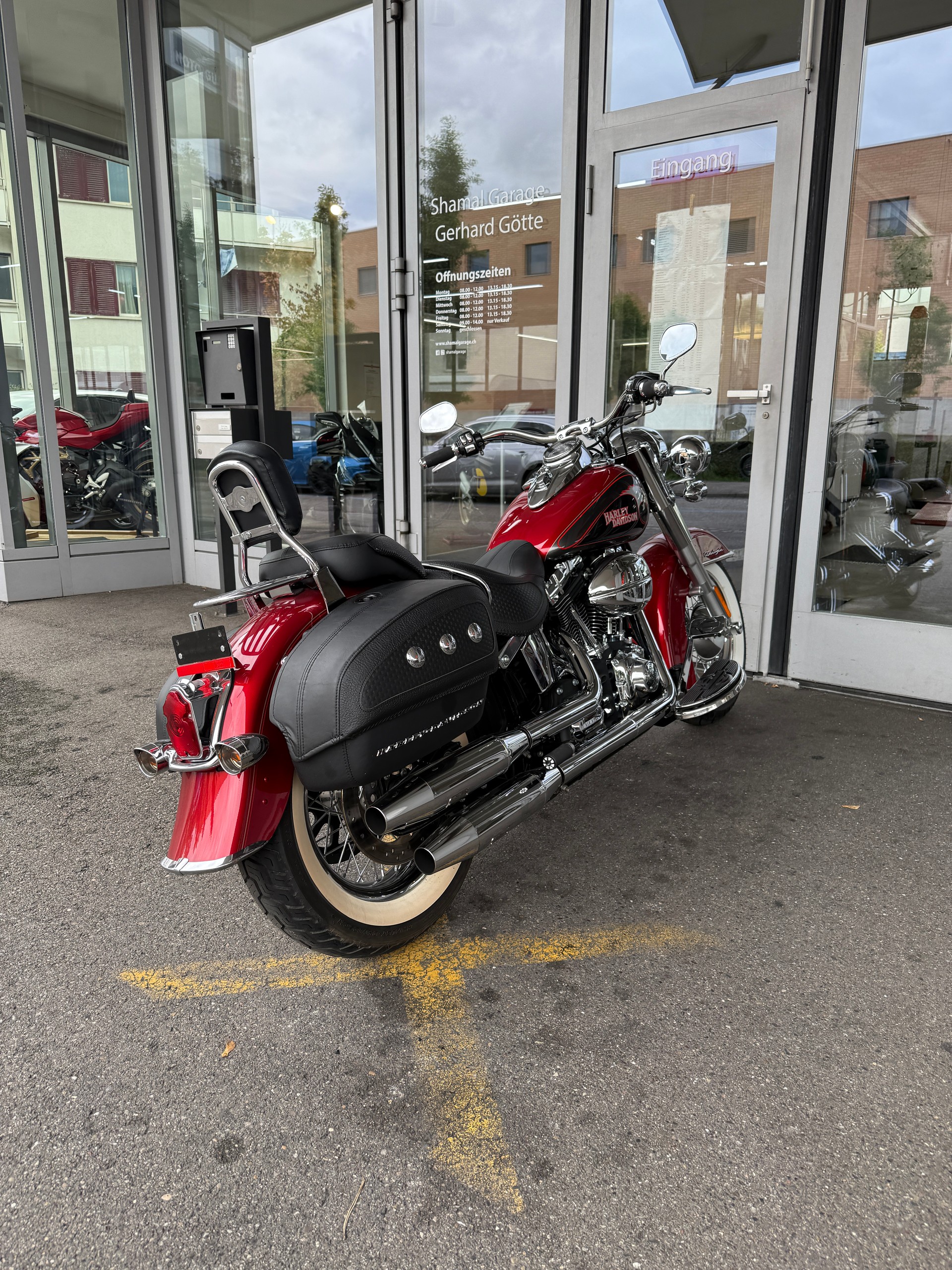 HARLEY-DAVIDSON FLSTN Softail Deluxe-image-11