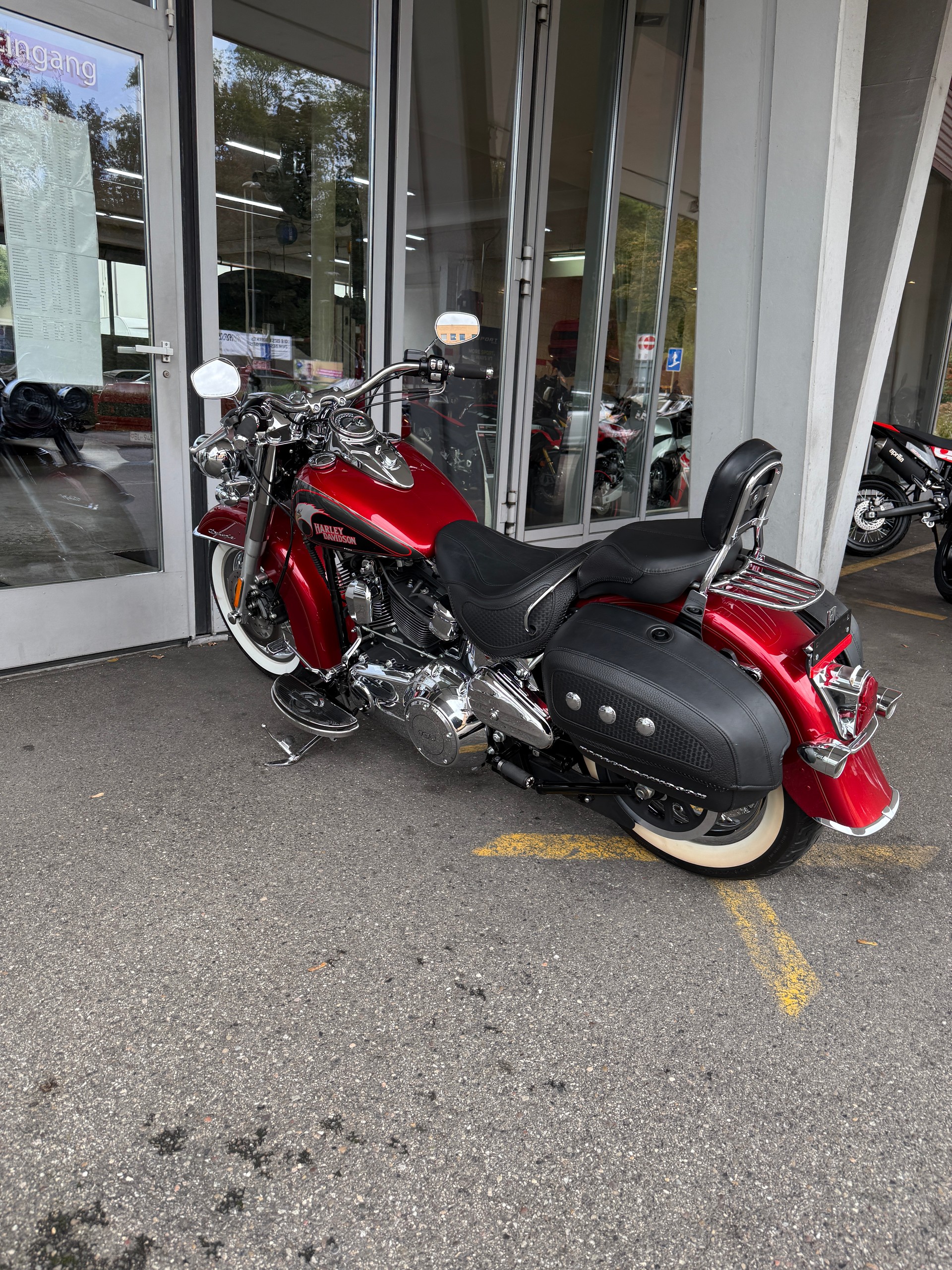 HARLEY-DAVIDSON FLSTN Softail Deluxe-image-9