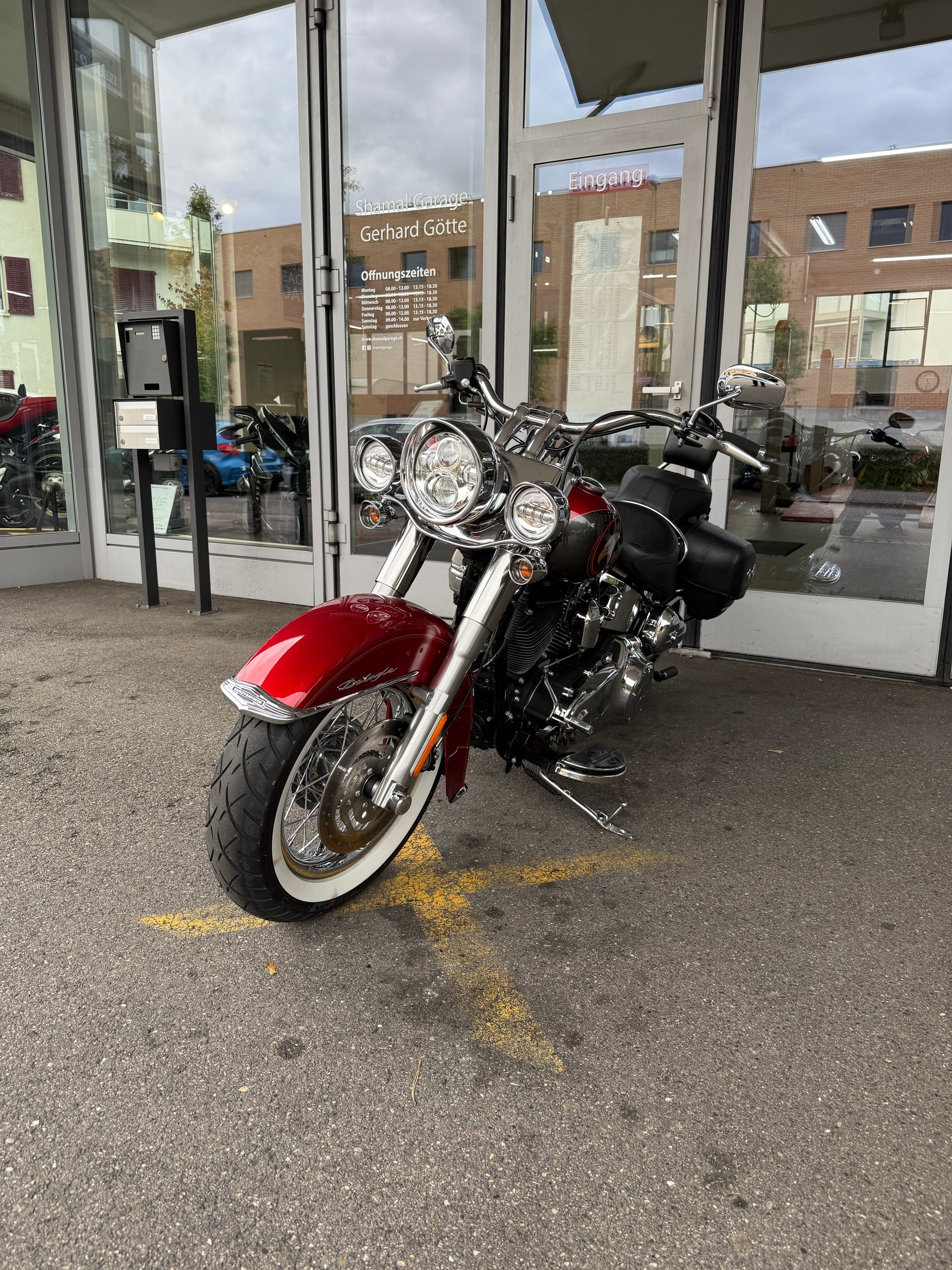 HARLEY-DAVIDSON FLSTN Softail Deluxe-image-3